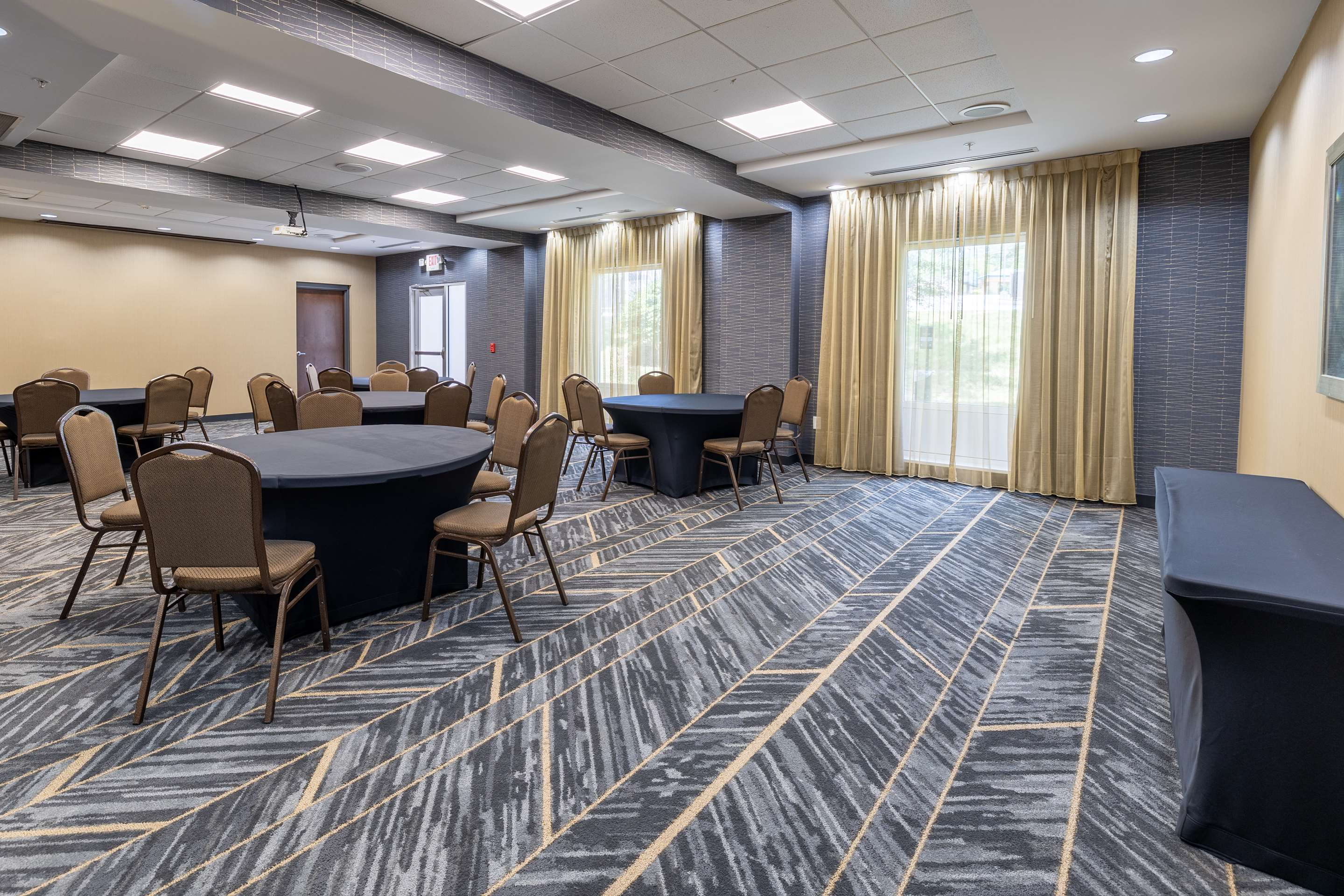 Meeting Room | Hampton Inn & Suites Greensboro/Coliseum Area