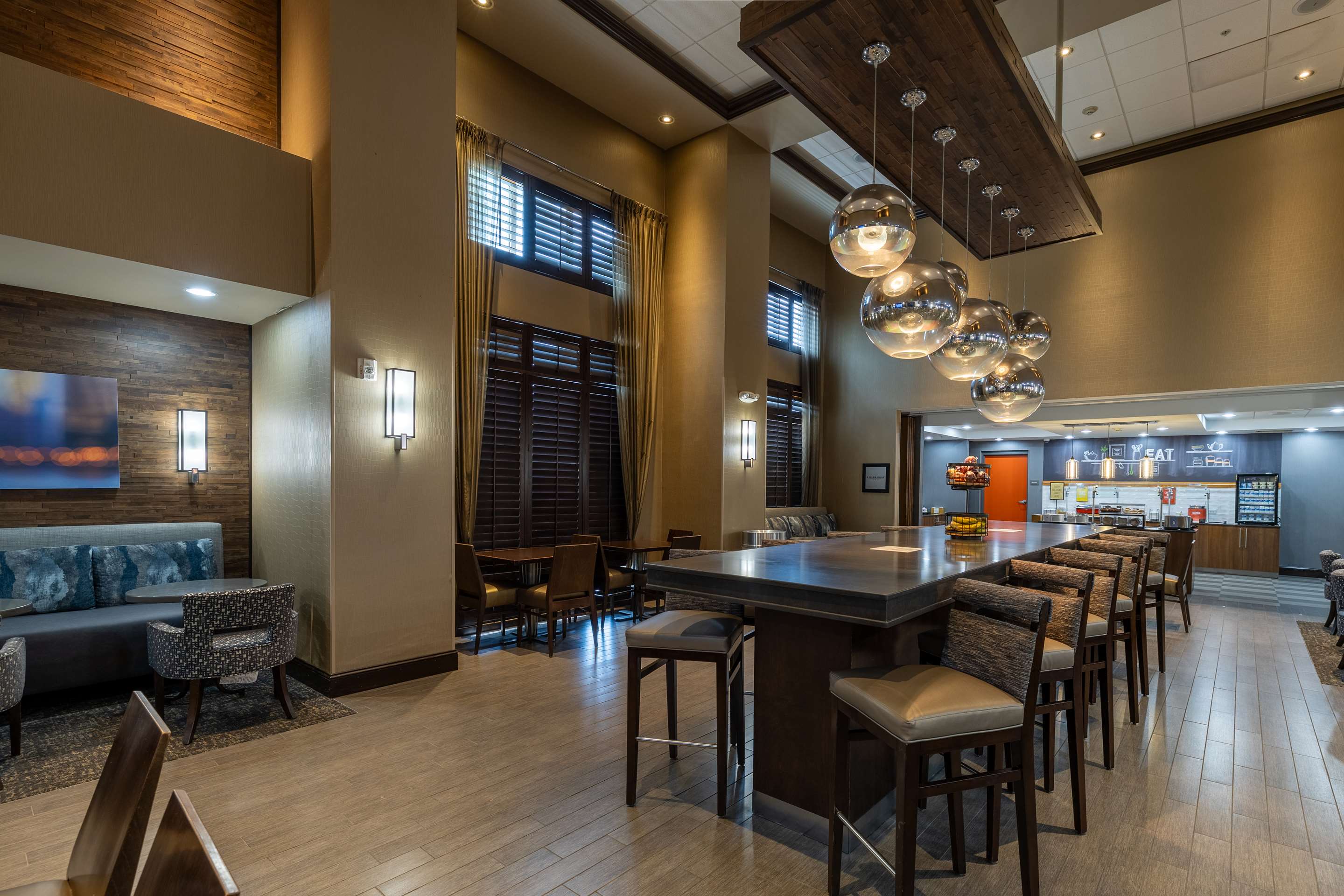 Breakfast Area | Hampton Inn & Suites Greensboro/Coliseum Area