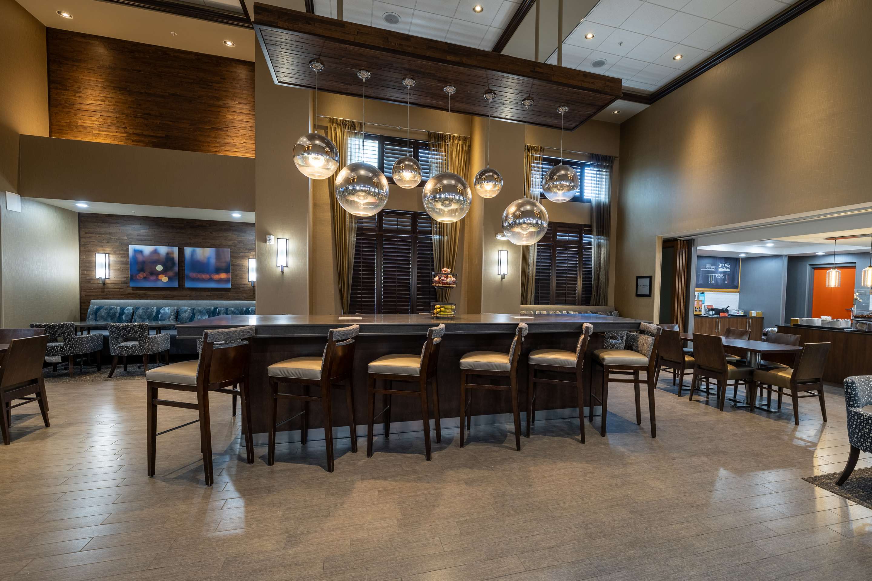 Breakfast Area | Hampton Inn & Suites Greensboro/Coliseum Area