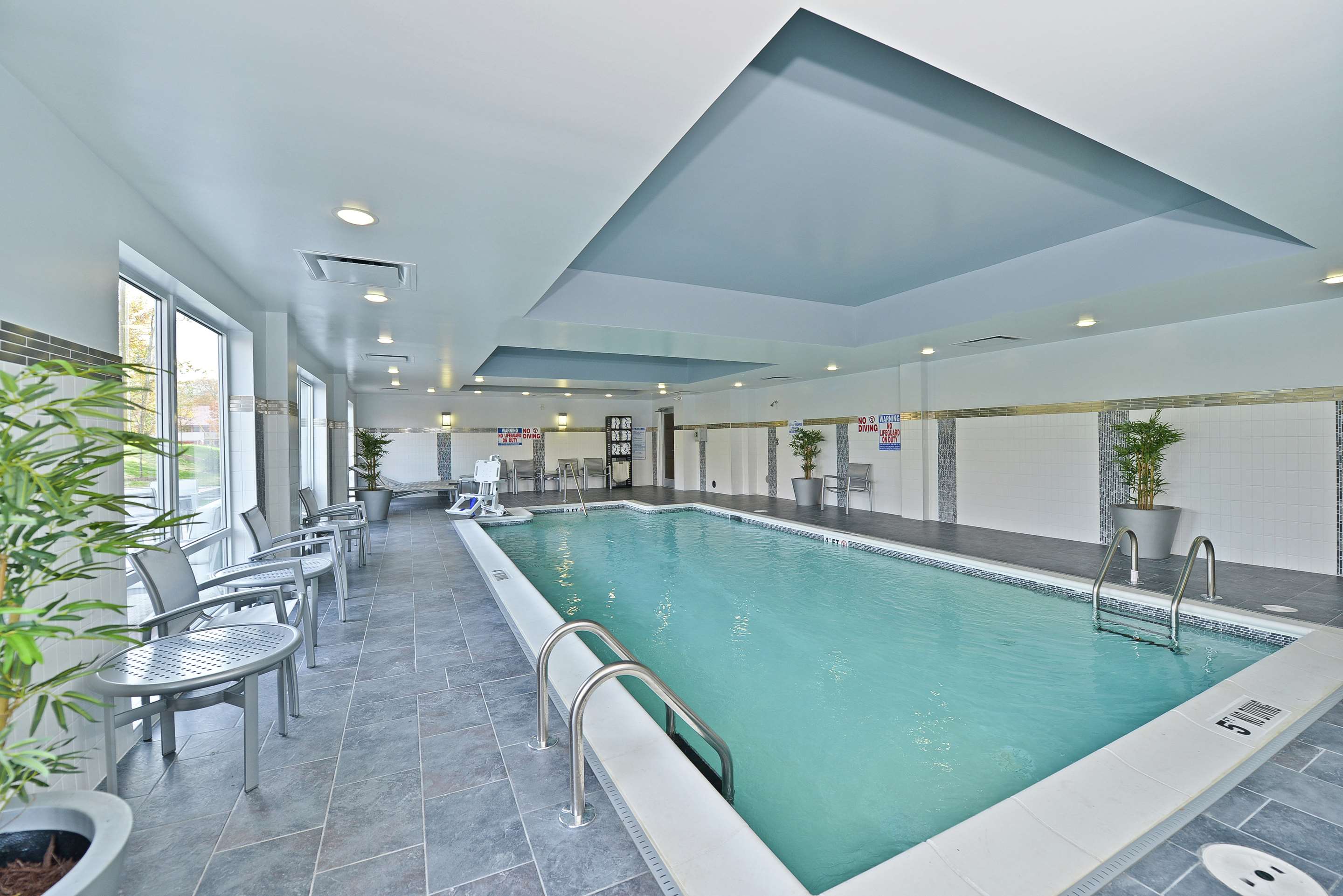 Pool | Hampton Inn & Suites Greensboro/Coliseum Area