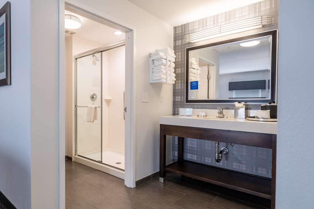 Hampton Inn & Suites by Hilton Greensboro/Coliseum Area Room Type - 2 QN STUDIO STE NONSMOKING