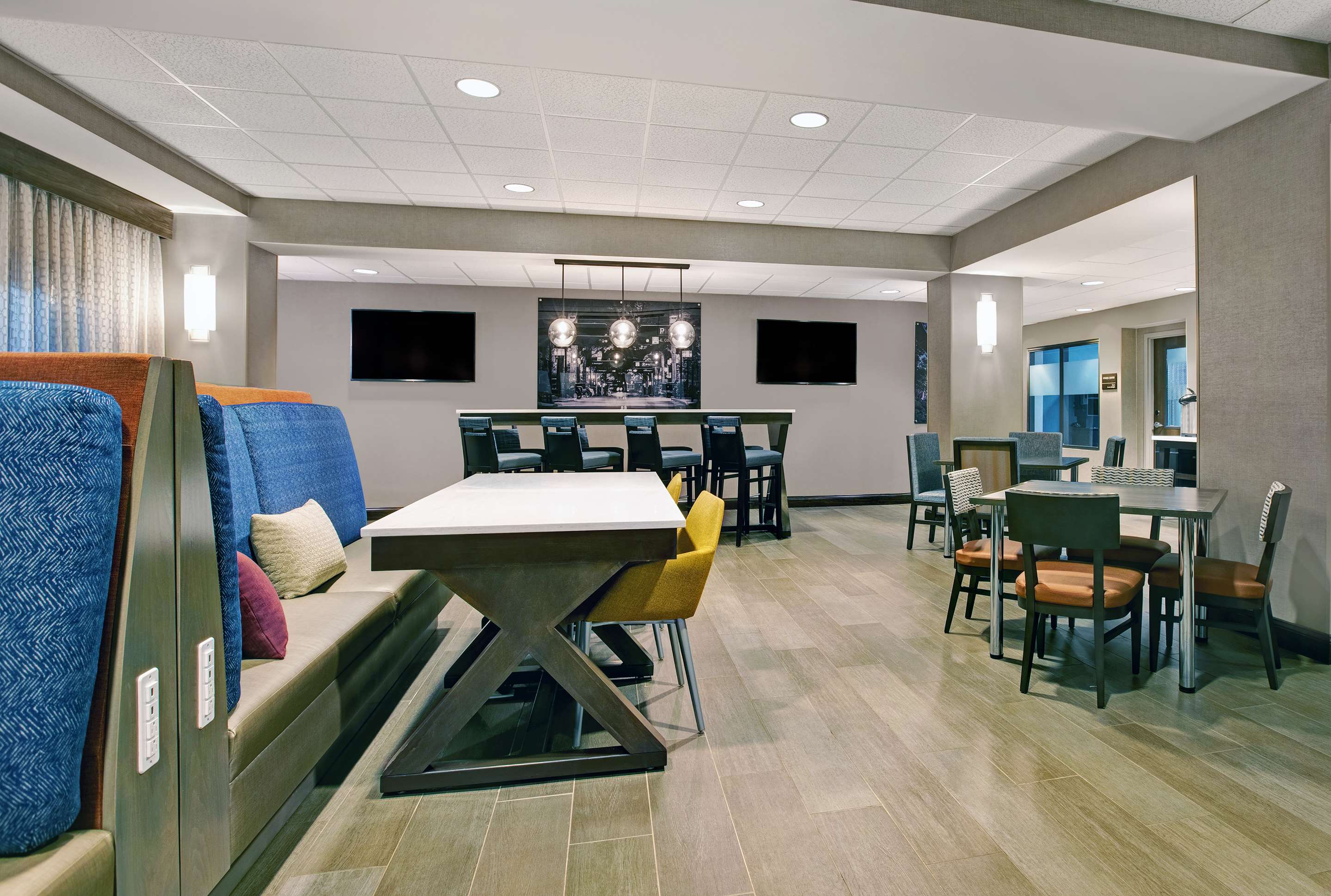 Breakfast Area | Hampton Inn Greenville I-385 - Woodruff Rd.