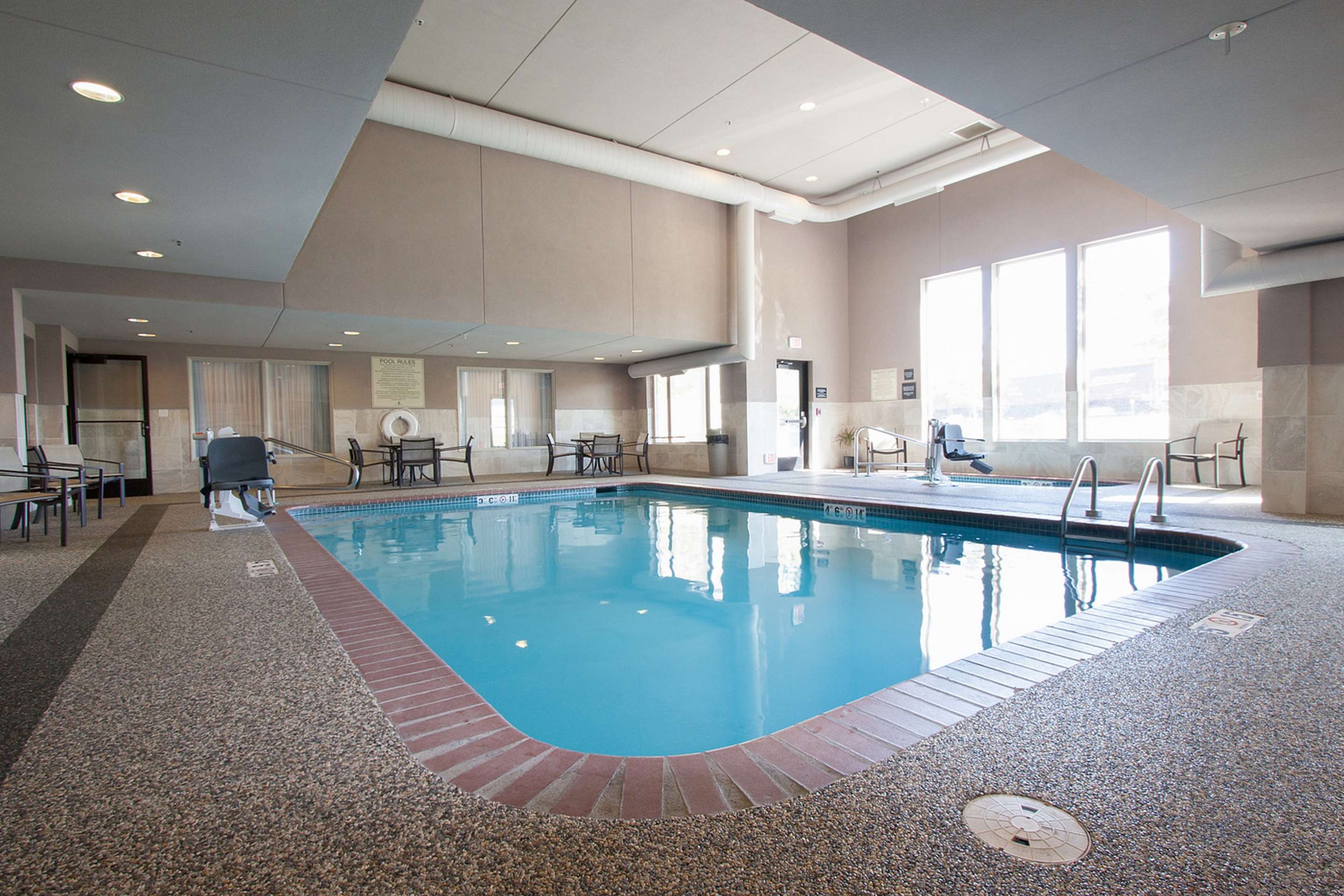 Pool | Hampton Inn Great Falls