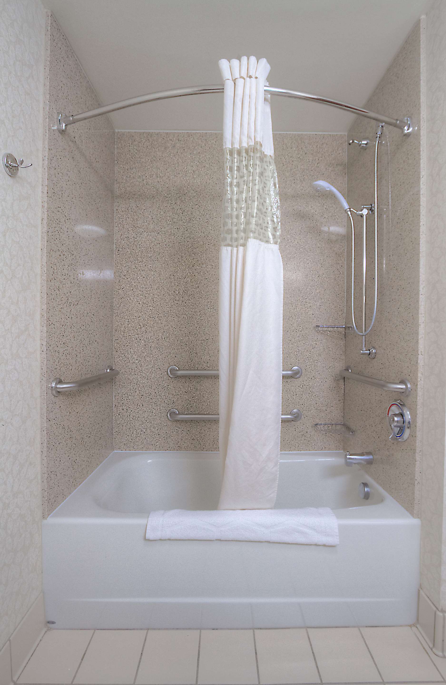 Guest room bath