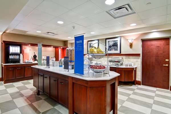 Restaurant - Hampton Inn & Suites Guelph