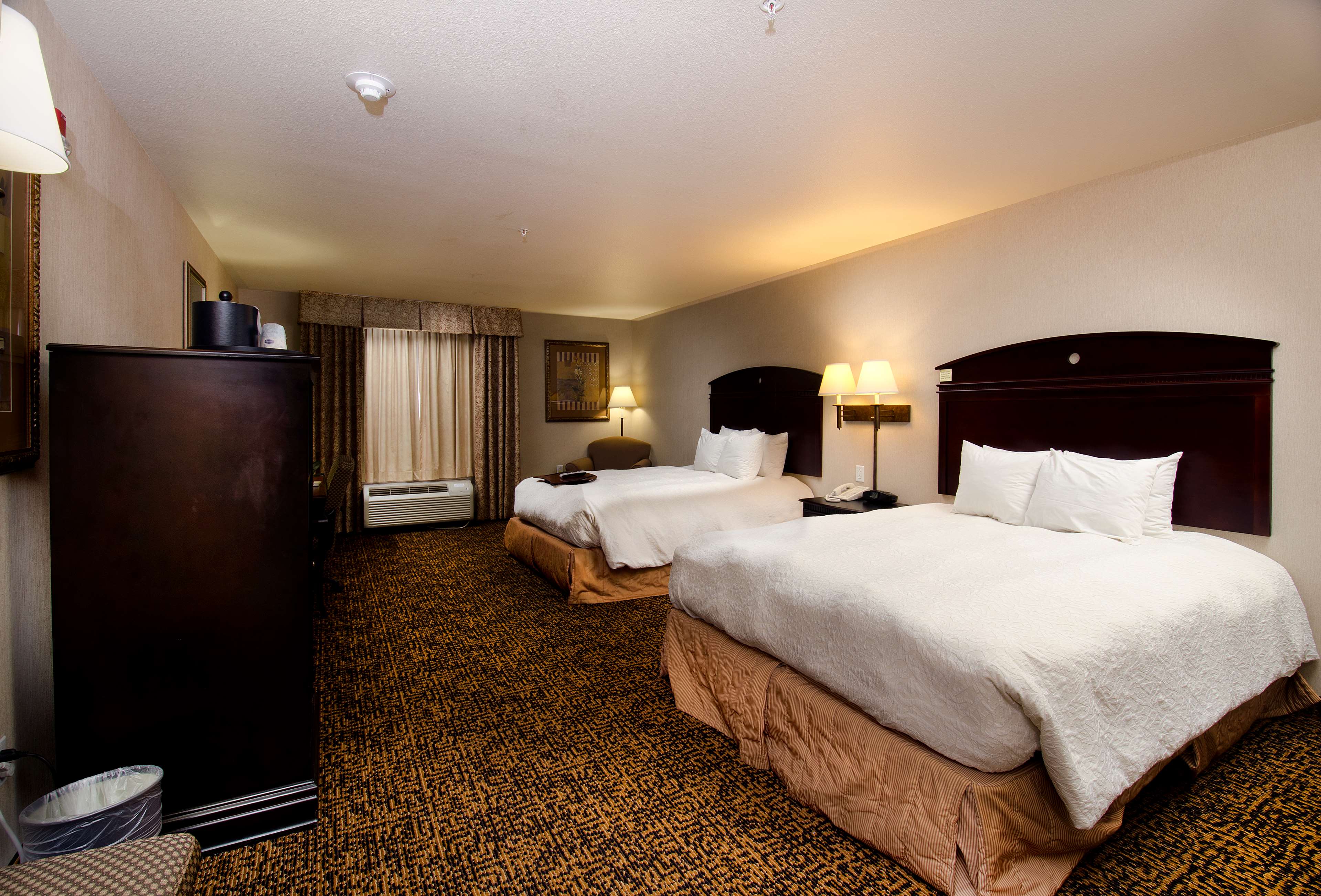 Hampton Inn & Suites by Hilton Gallup Room Type - 2 QNS ACCESSIBLE W TUB NS