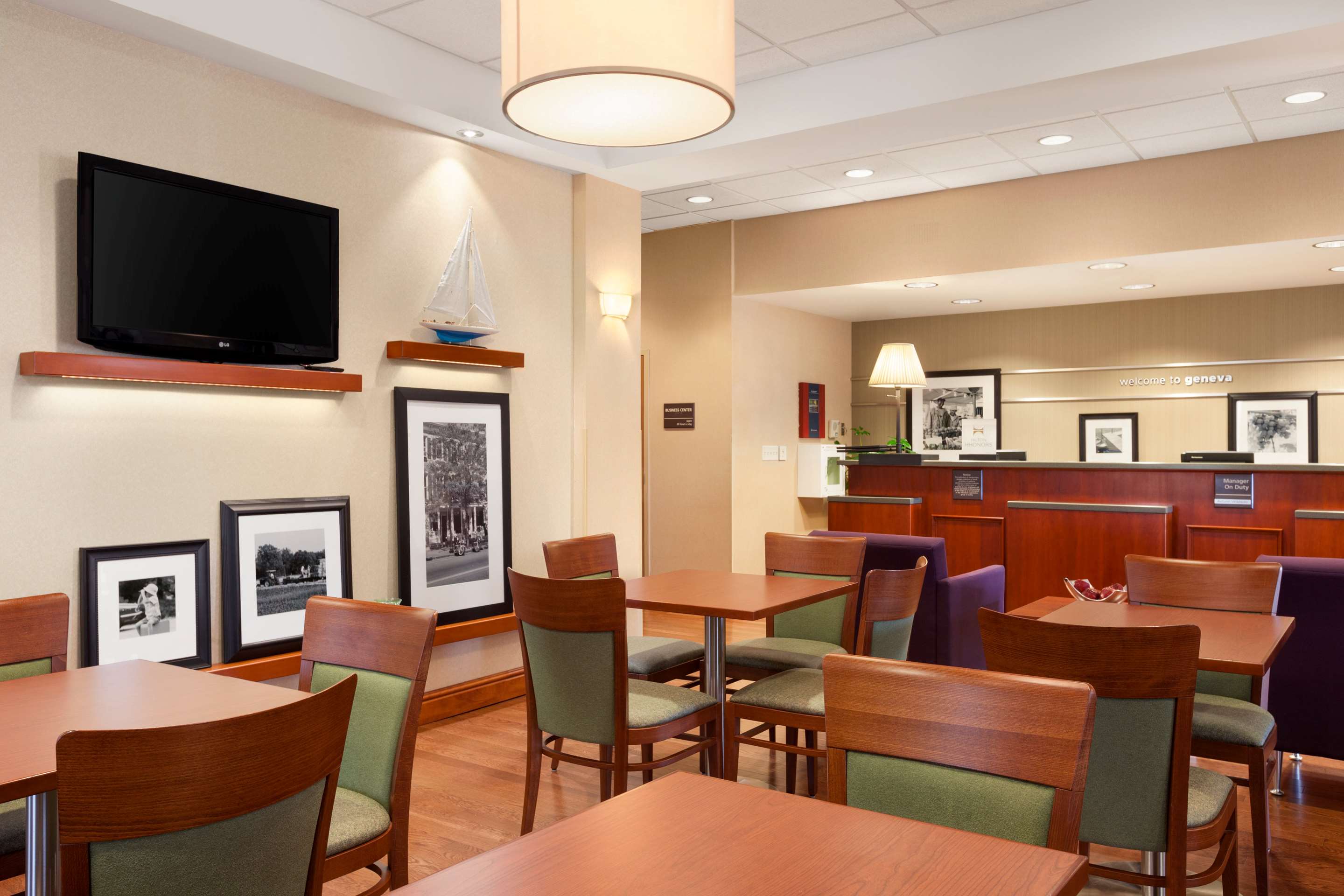 Reception | Hampton Inn Geneva
