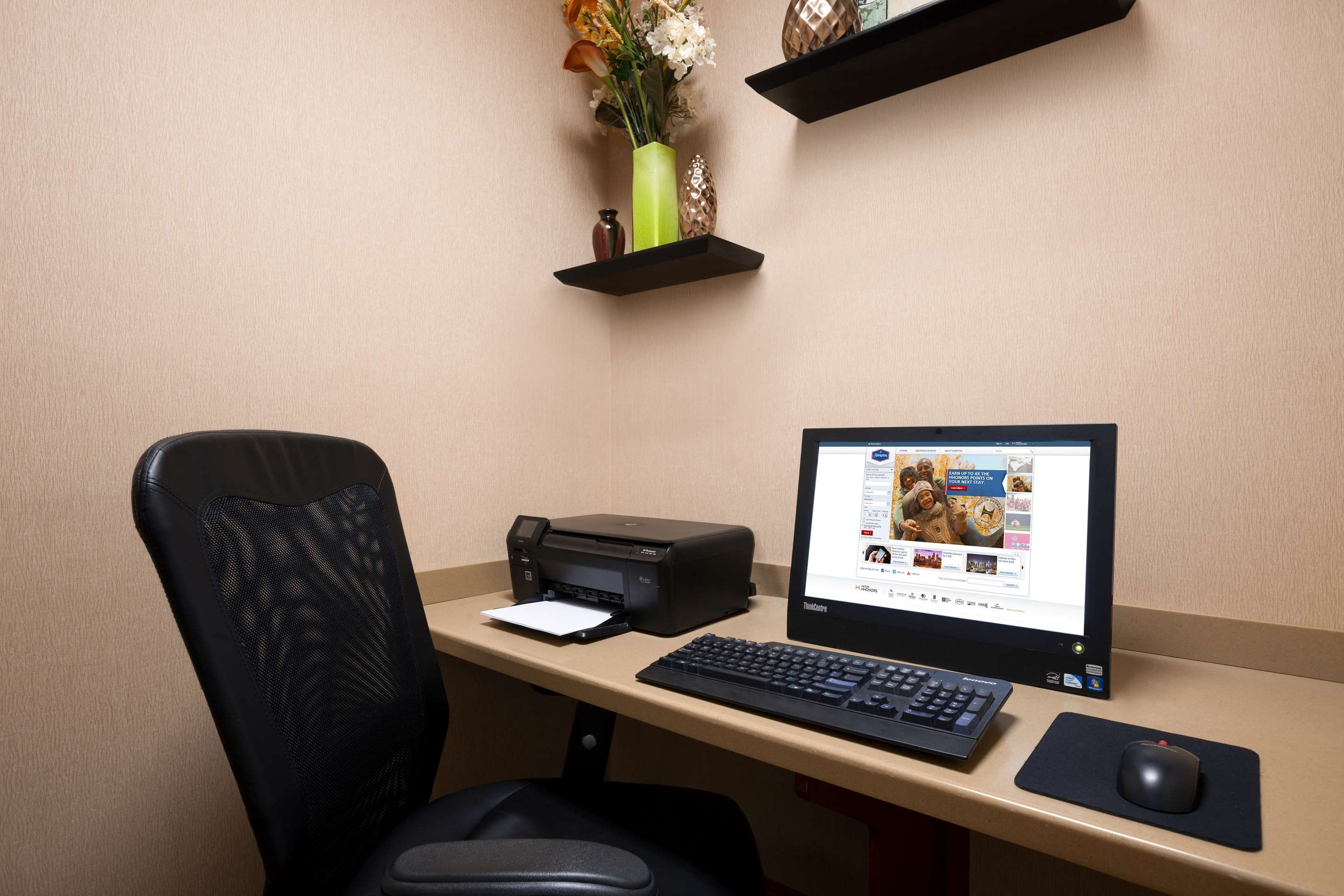 Business Center | Hampton Inn Geneva