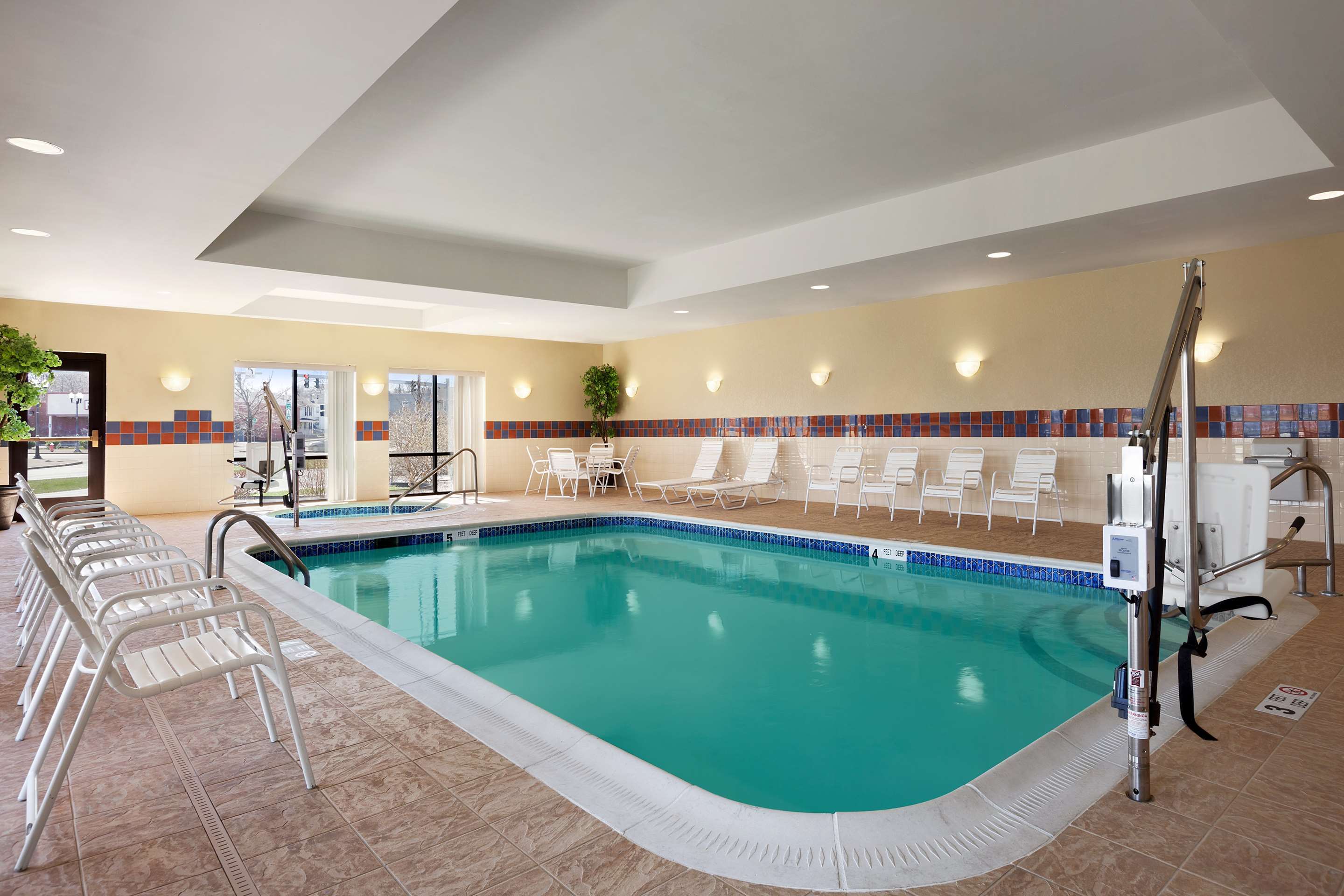 Pool | Hampton Inn Geneva