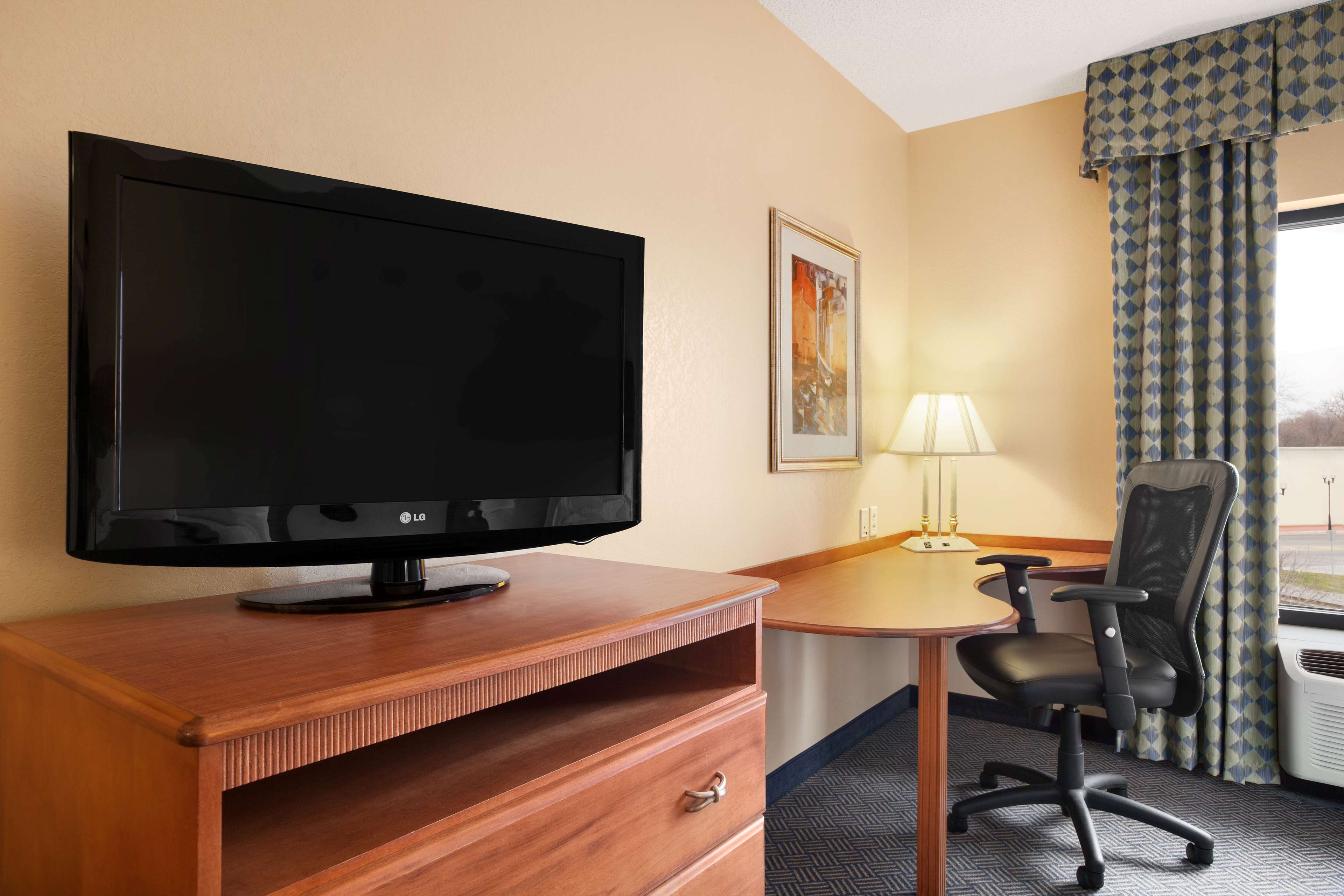 Hampton Inn by Hilton Geneva Room Type - 2QN MOB HEARING ACC TUB NS