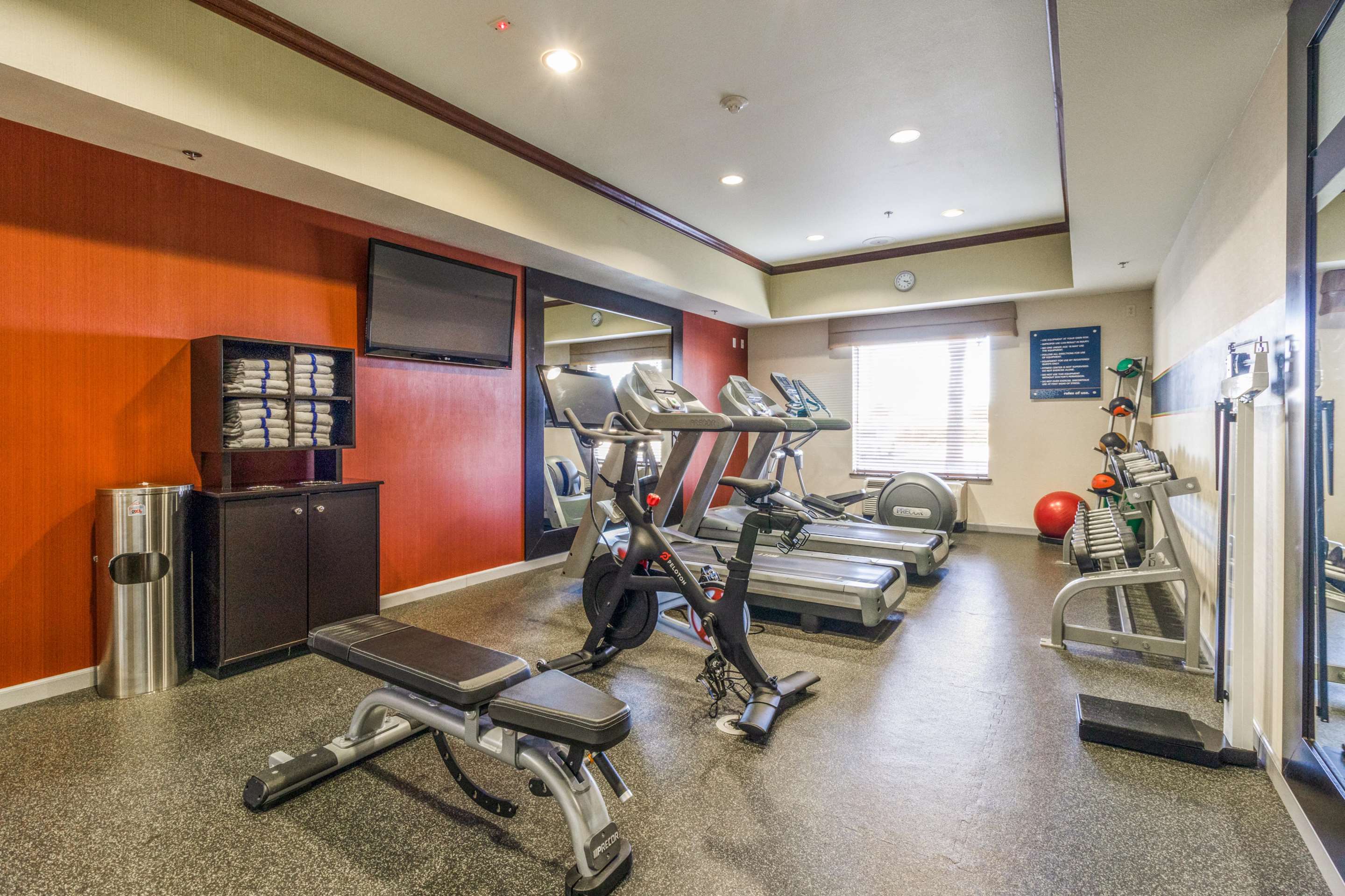 Health club fitness center gym | Hampton Inn & Suites Gainesville