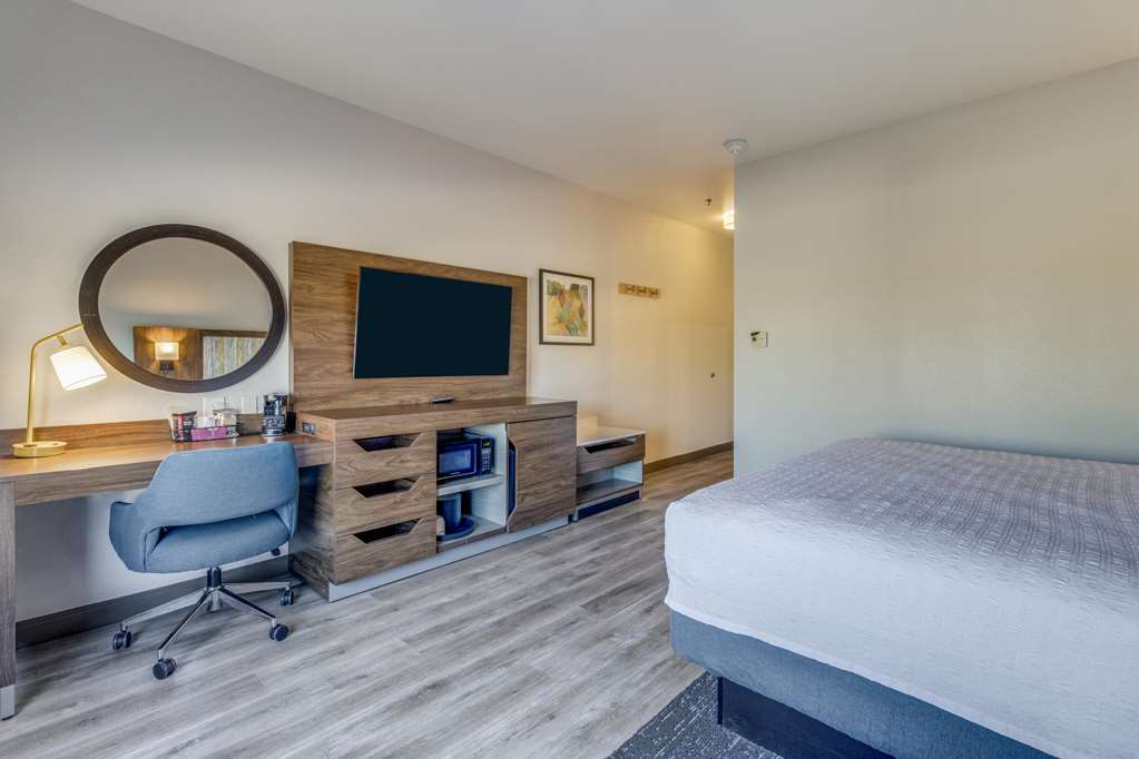 Hampton Inn & Suites by Hilton Gainesville - Tap to explore photos