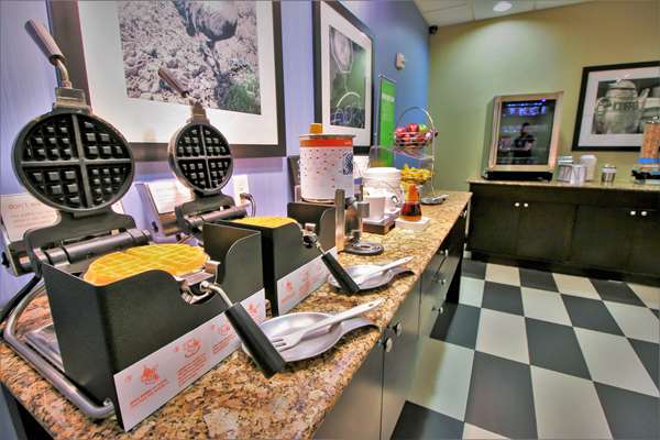 Restaurant - Hampton Inn & Suites Flowery Branch