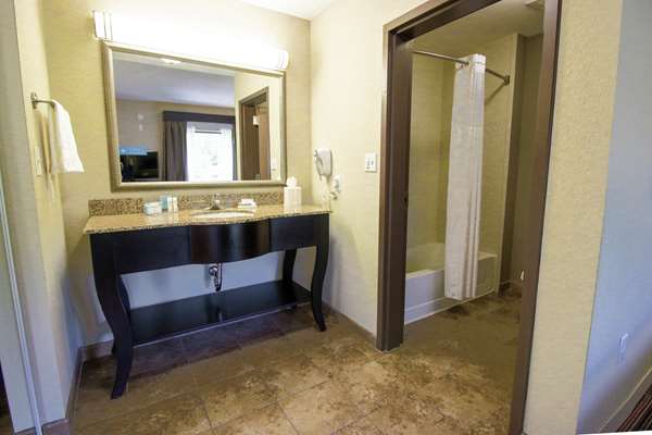  - Hampton Inn & Suites Flowery Branch