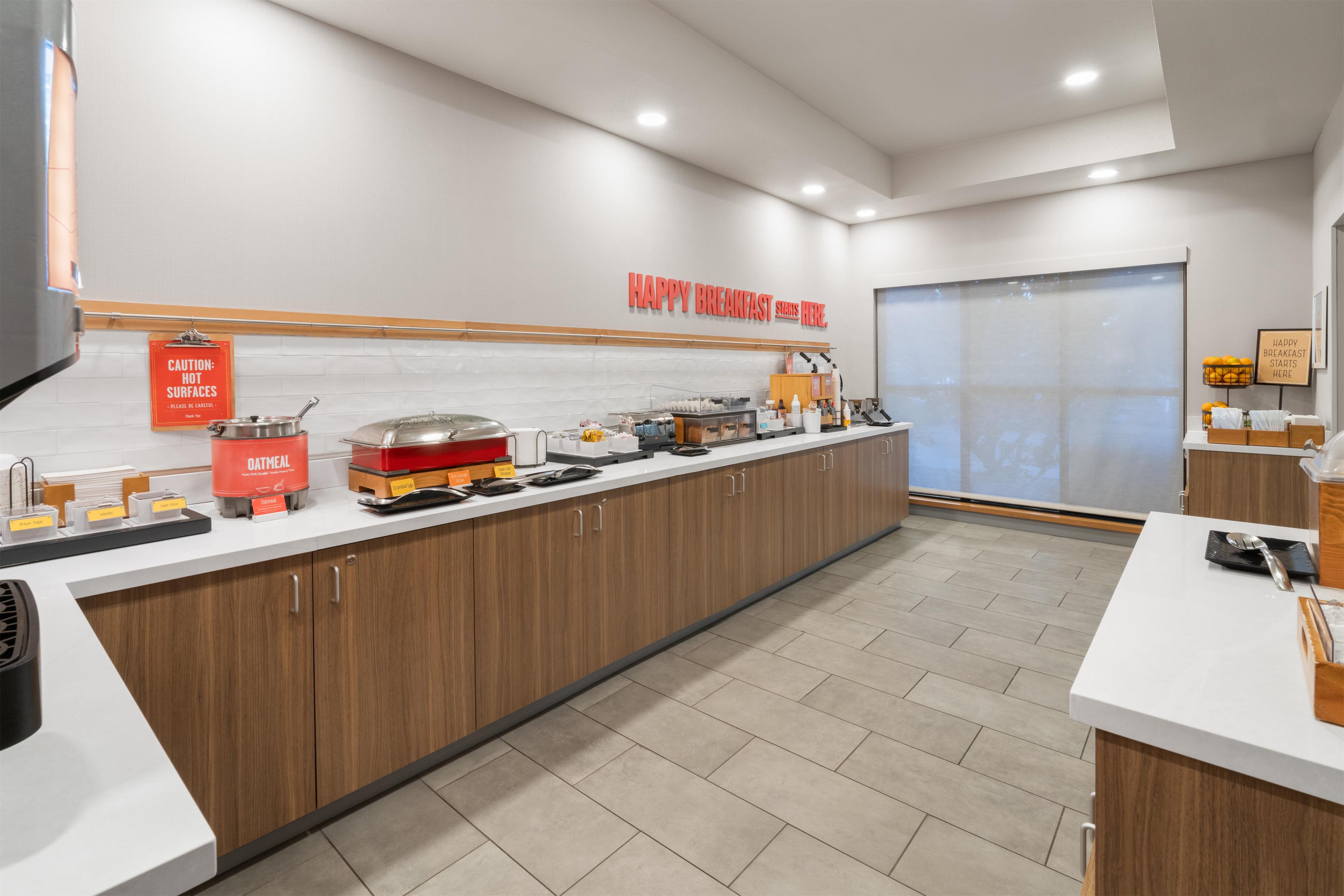 Breakfast Area | Hampton Inn Glenwood Springs