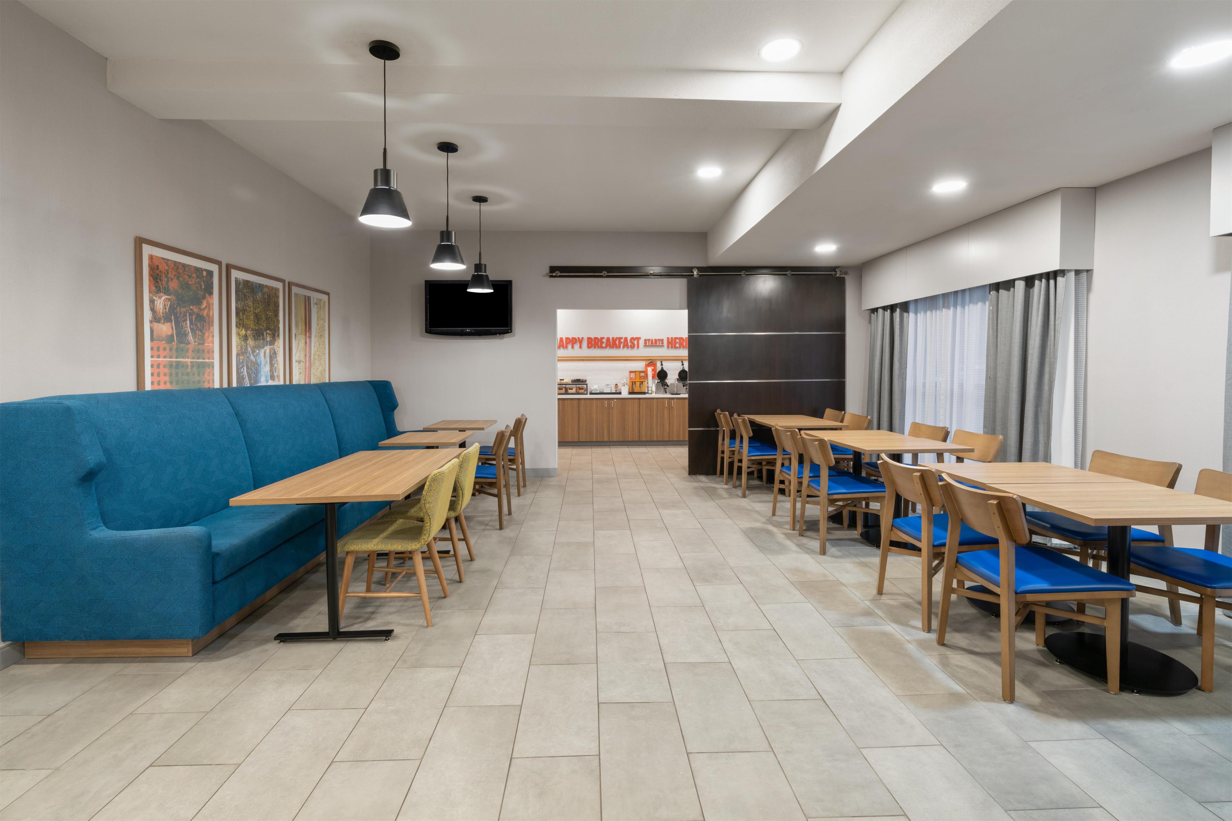 Breakfast Area | Hampton Inn Glenwood Springs