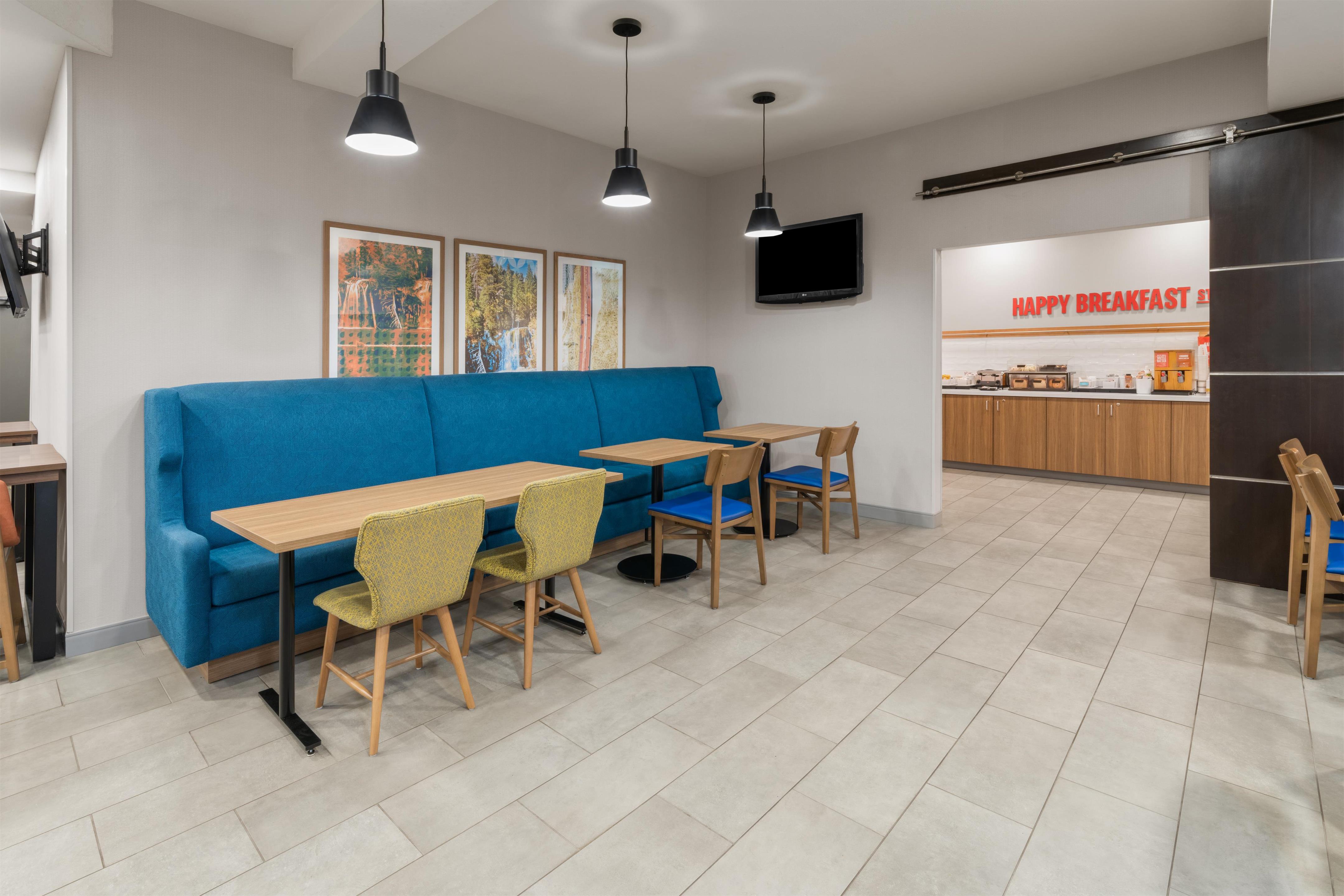 Breakfast Area | Hampton Inn Glenwood Springs