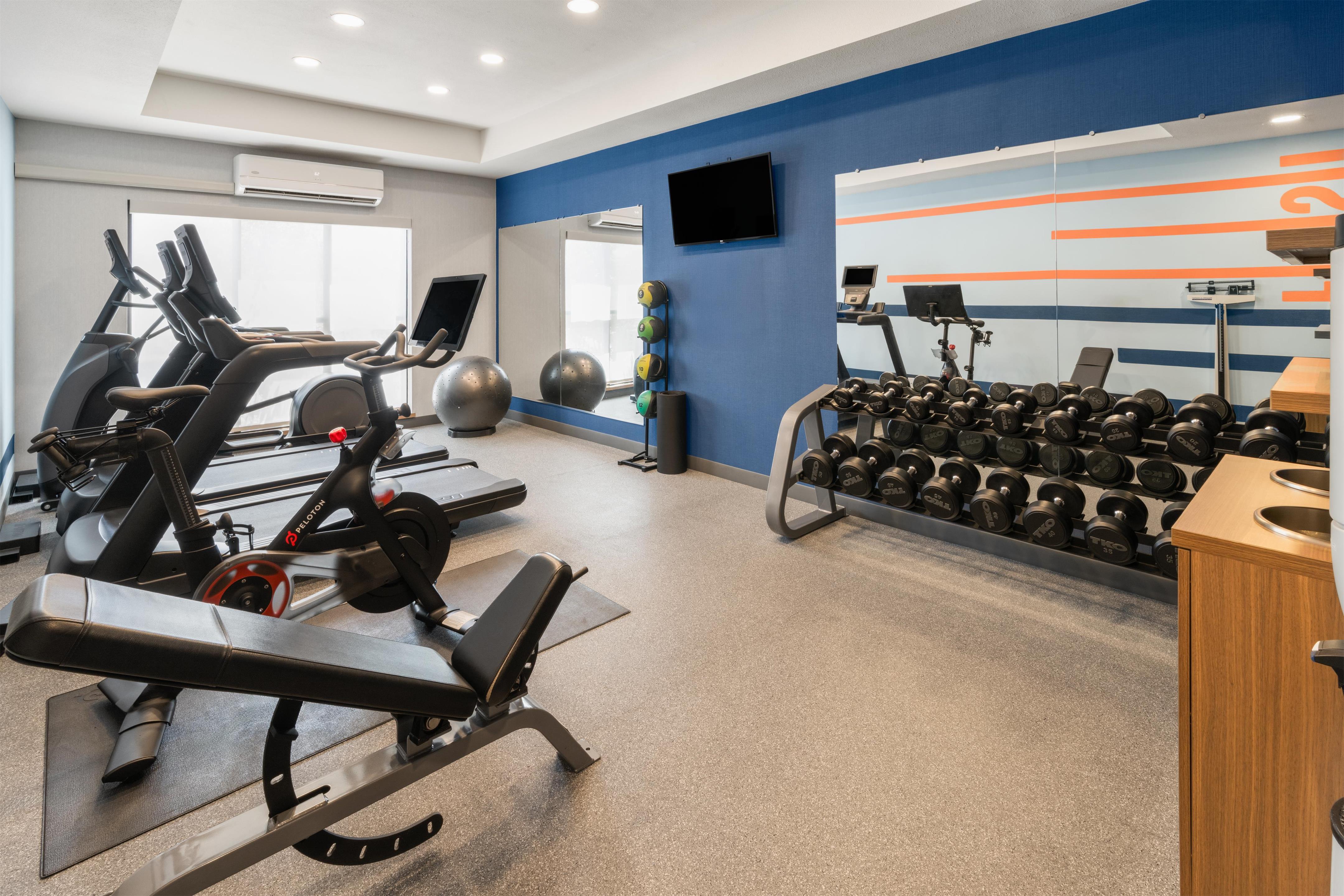 Health club fitness center gym | Hampton Inn Glenwood Springs