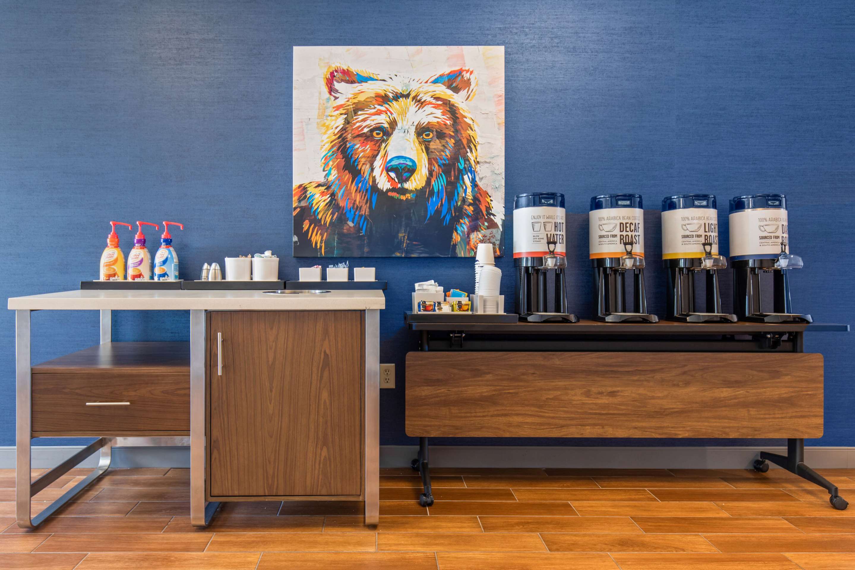 Breakfast Area | Hampton Inn & Suites Greeley