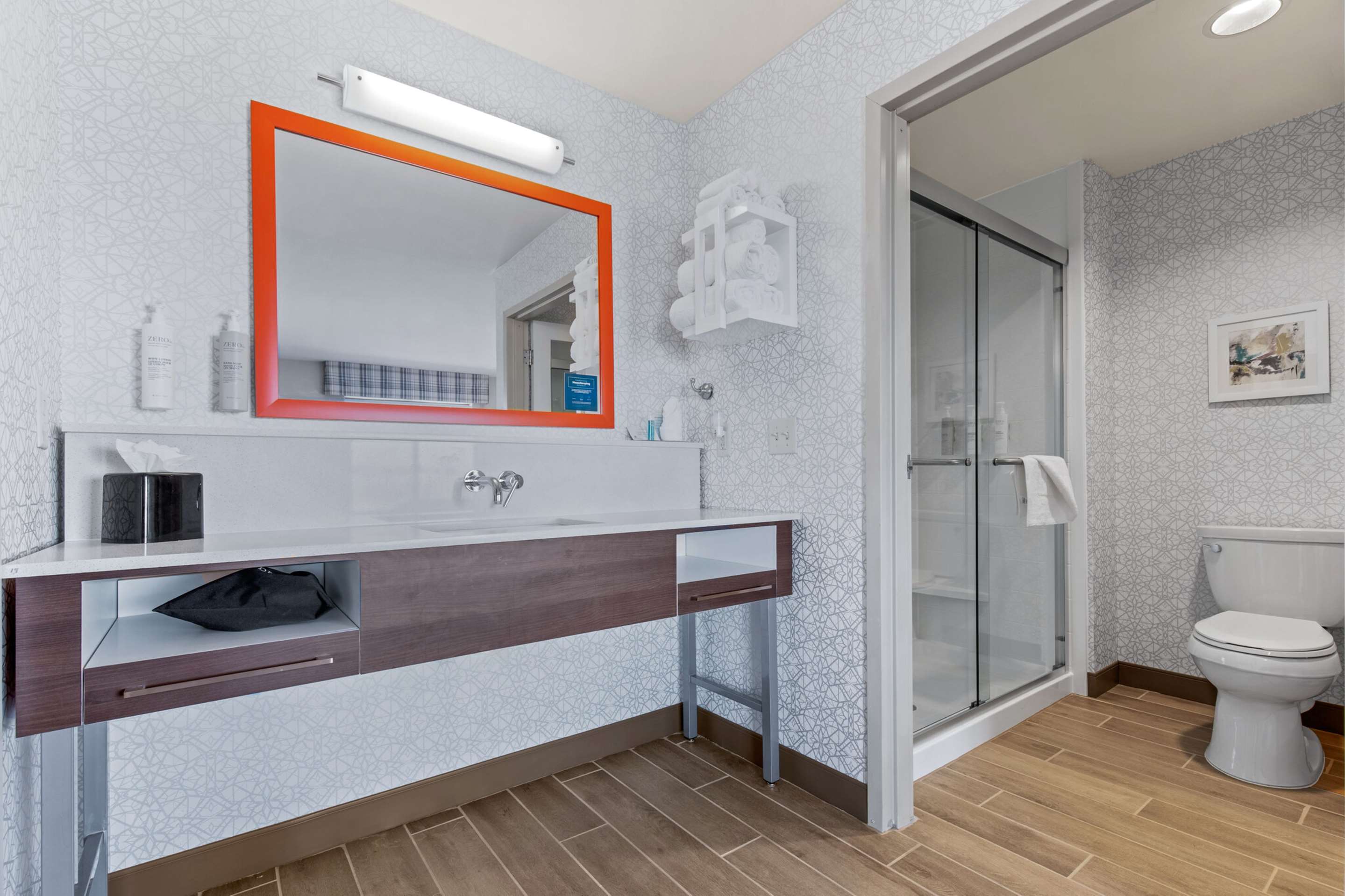 Guest room bath