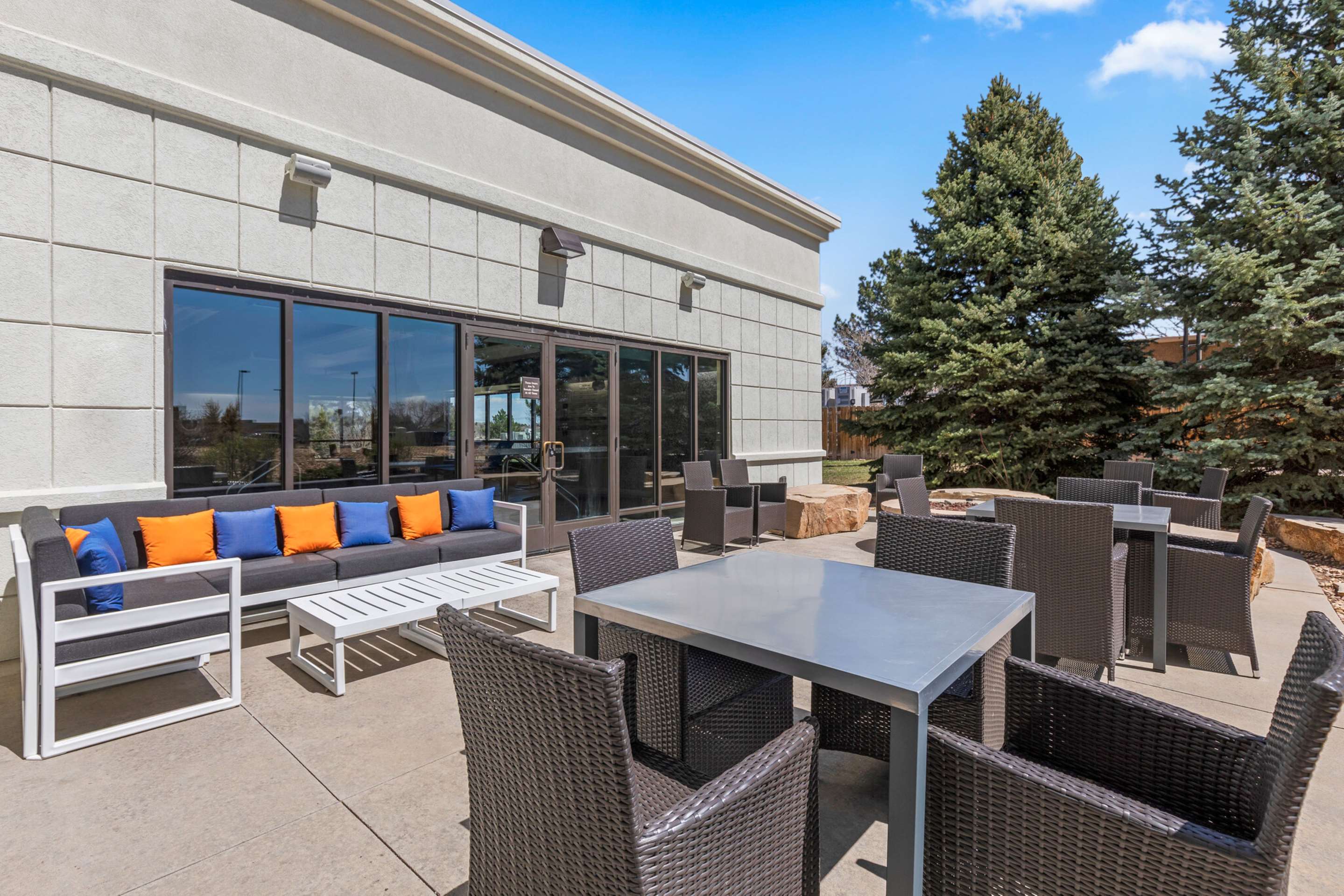 Exterior | Hampton Inn & Suites Greeley