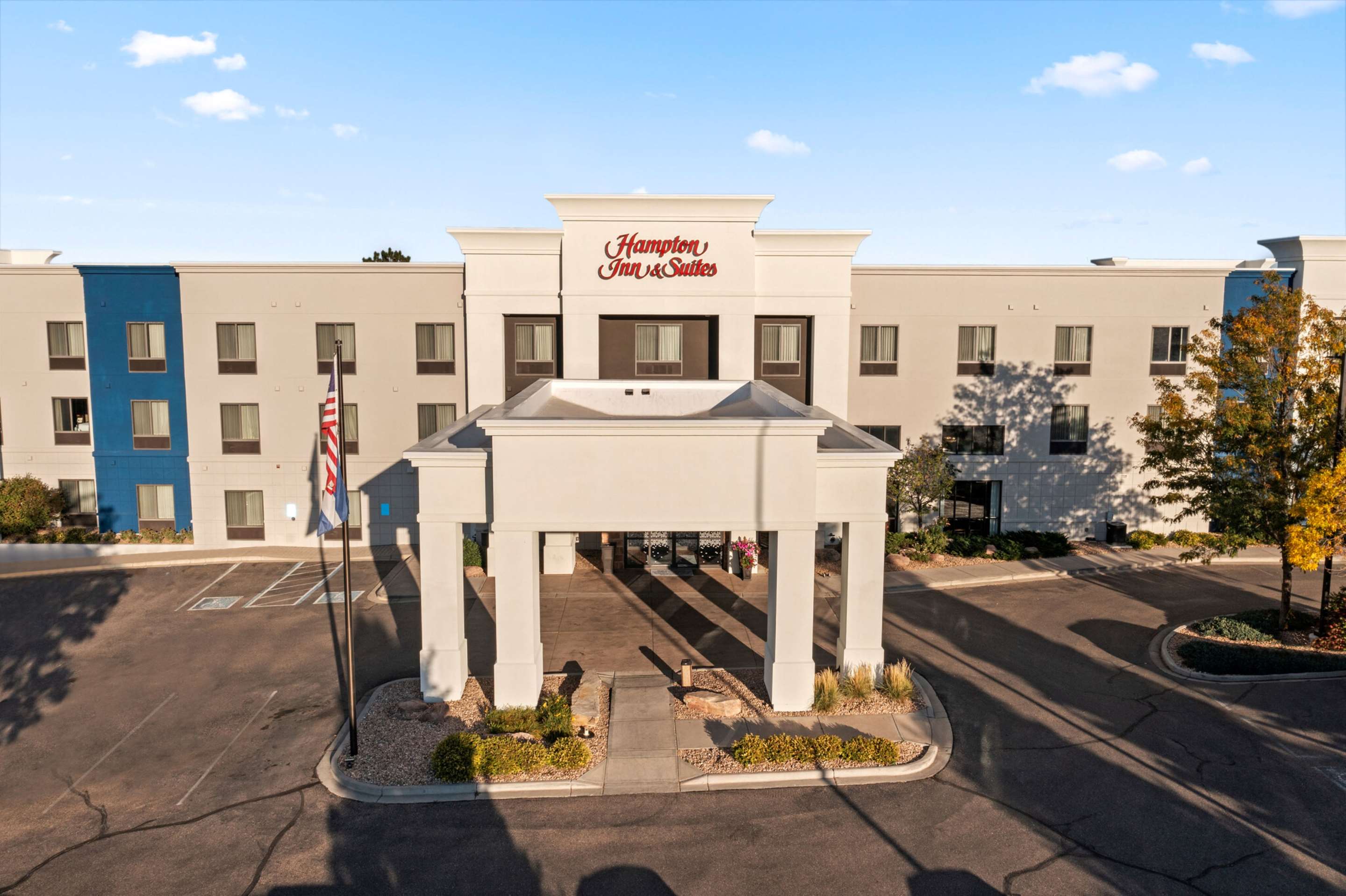 Exterior | Hampton Inn & Suites Greeley