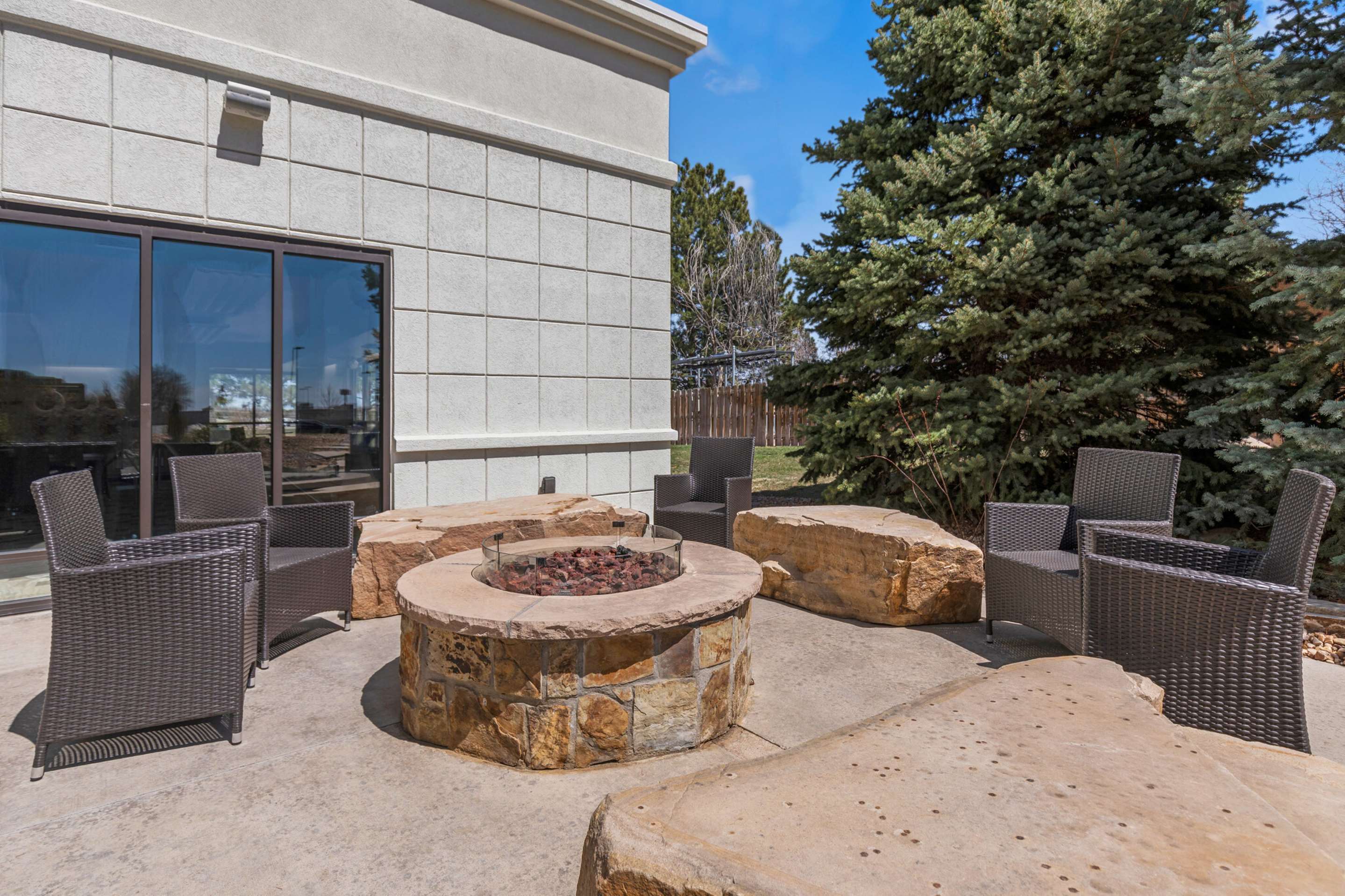 Exterior | Hampton Inn & Suites Greeley