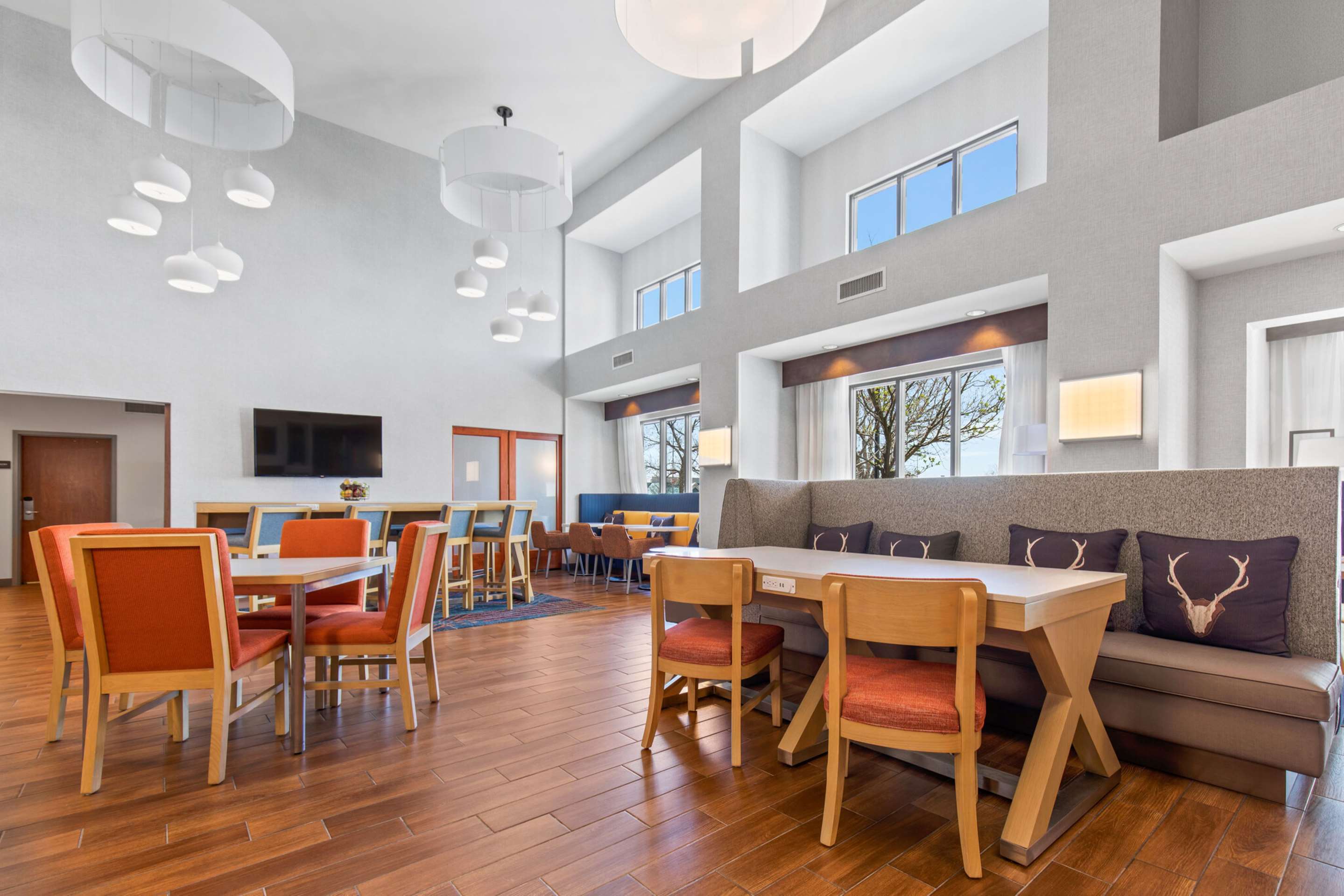 Lobby | Hampton Inn & Suites Greeley