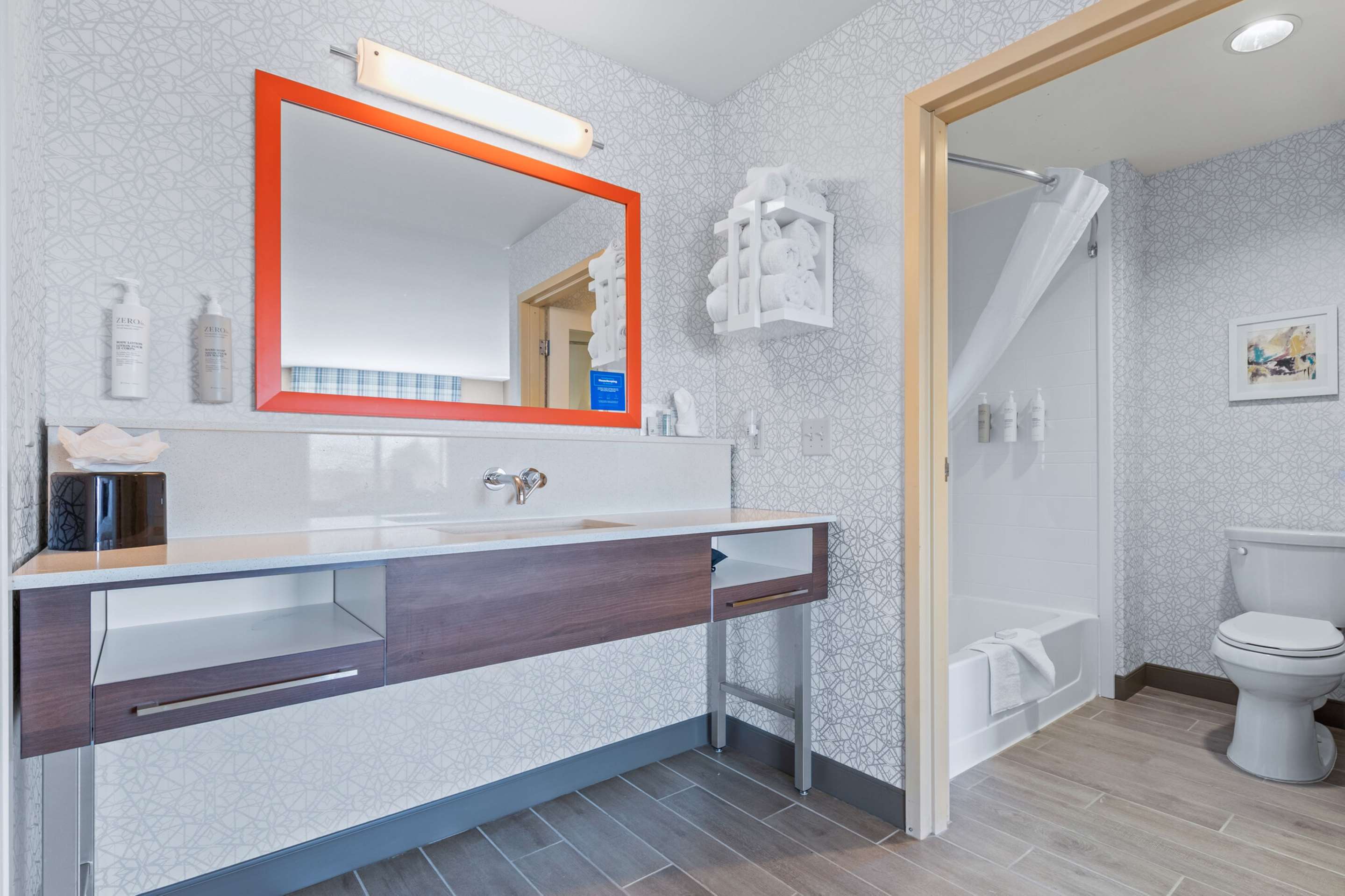 Guest room bath