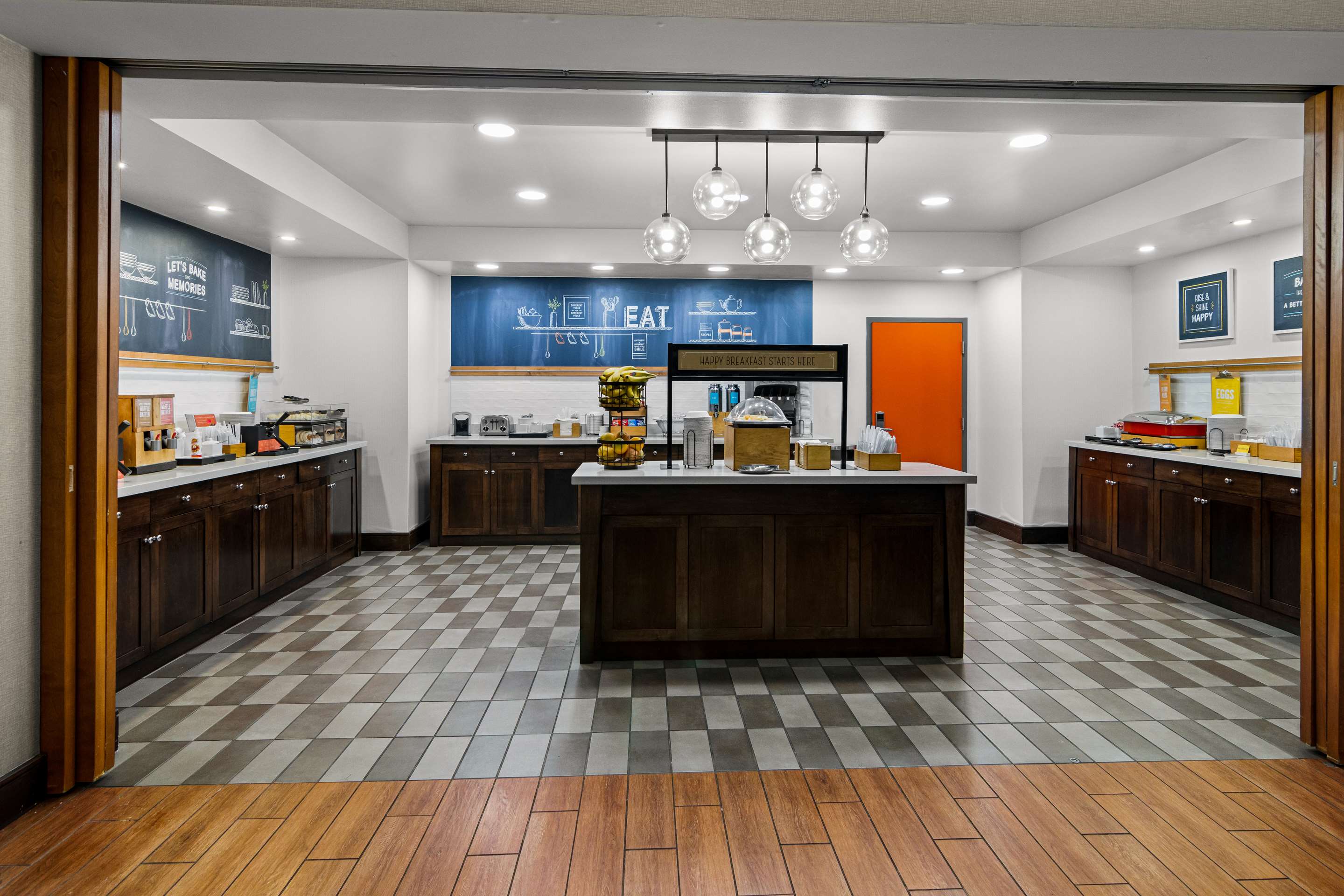 Breakfast Area | Hampton Inn & Suites Schererville