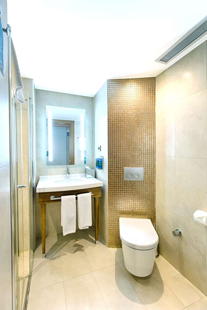 Hampton by Hilton Gaziantep Room Type - QUEEN RM W SOFA FRIDGE NS