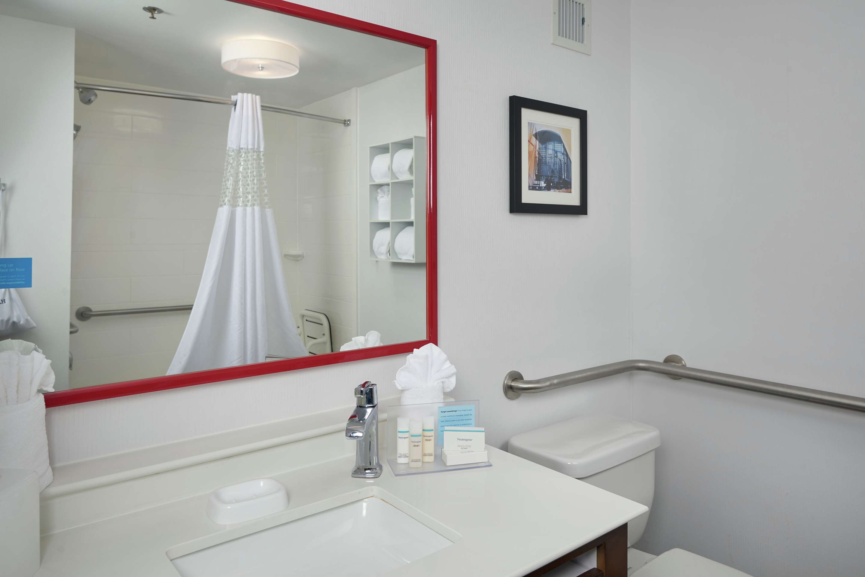 Guest room bath