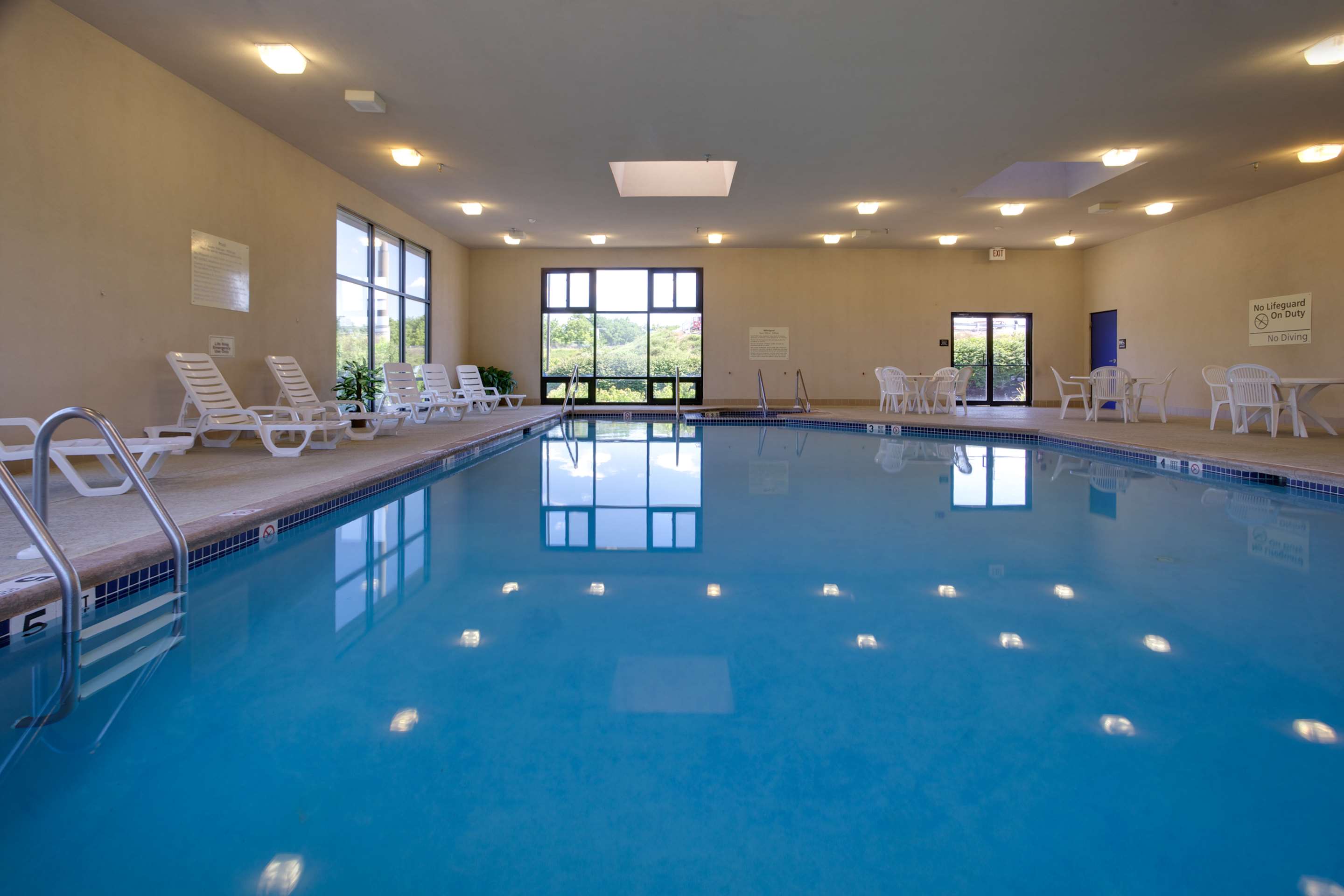 Pool | Hampton Inn Harrisburg/Grantville/Hershey
