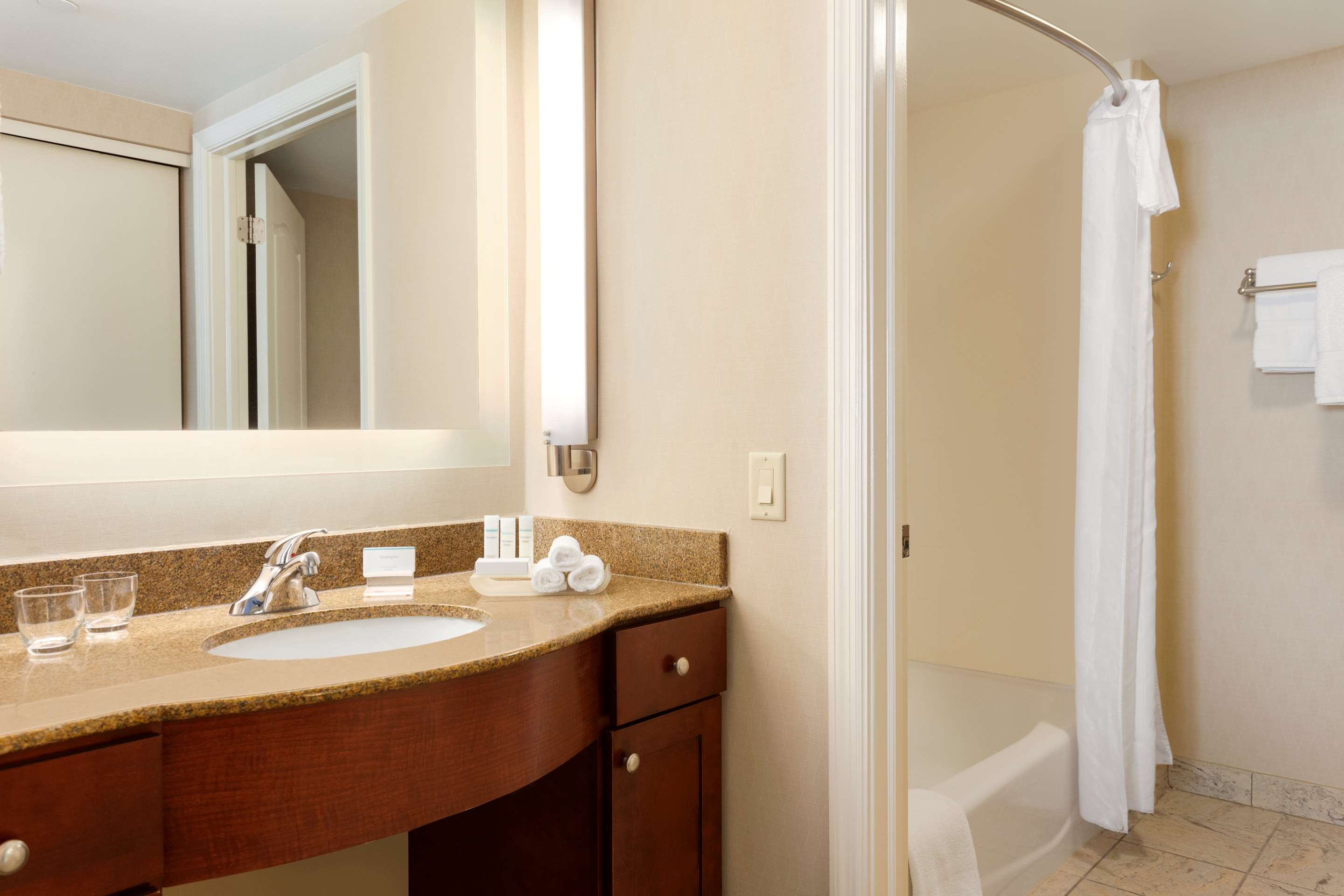 Guest room bath