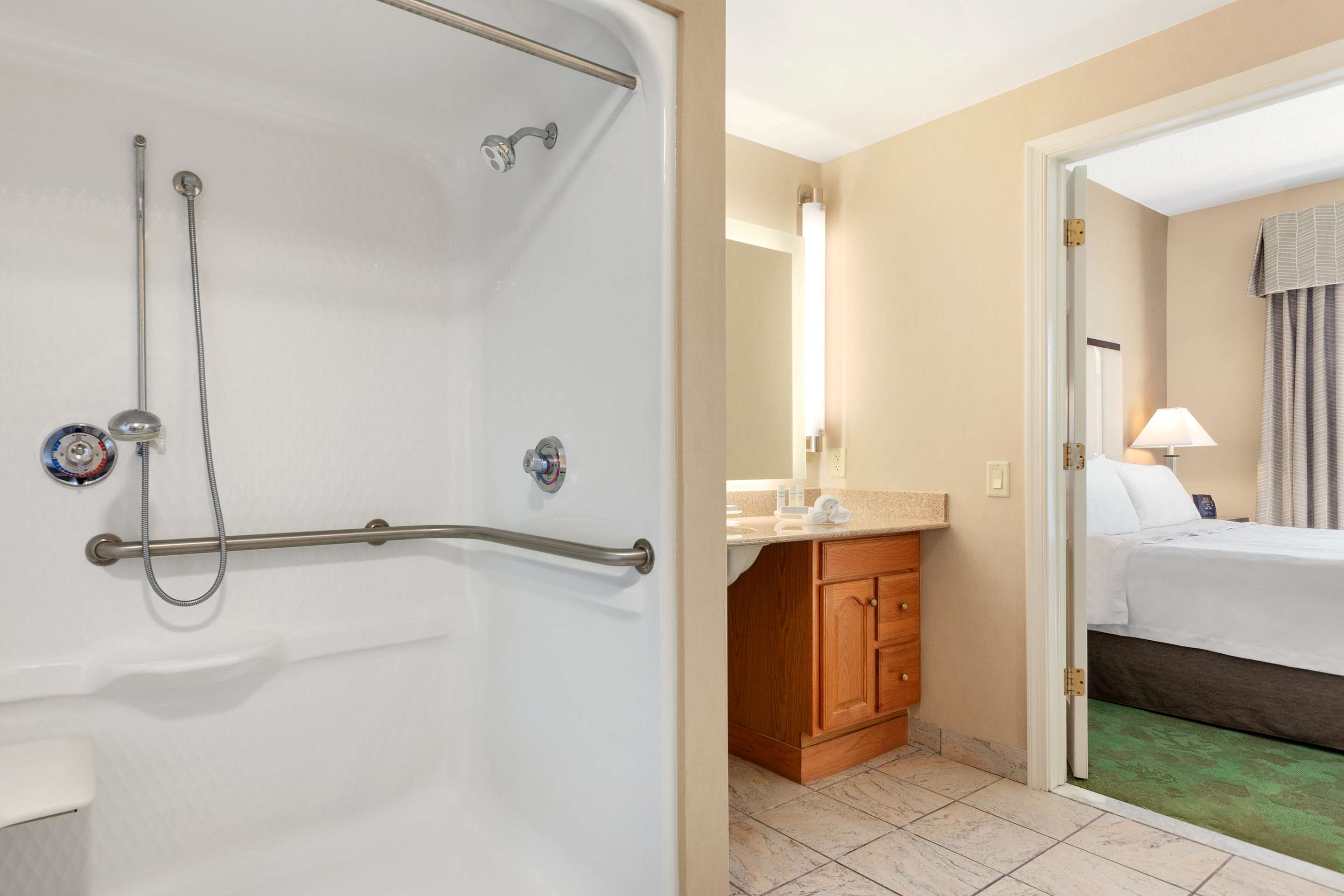 Guest room bath