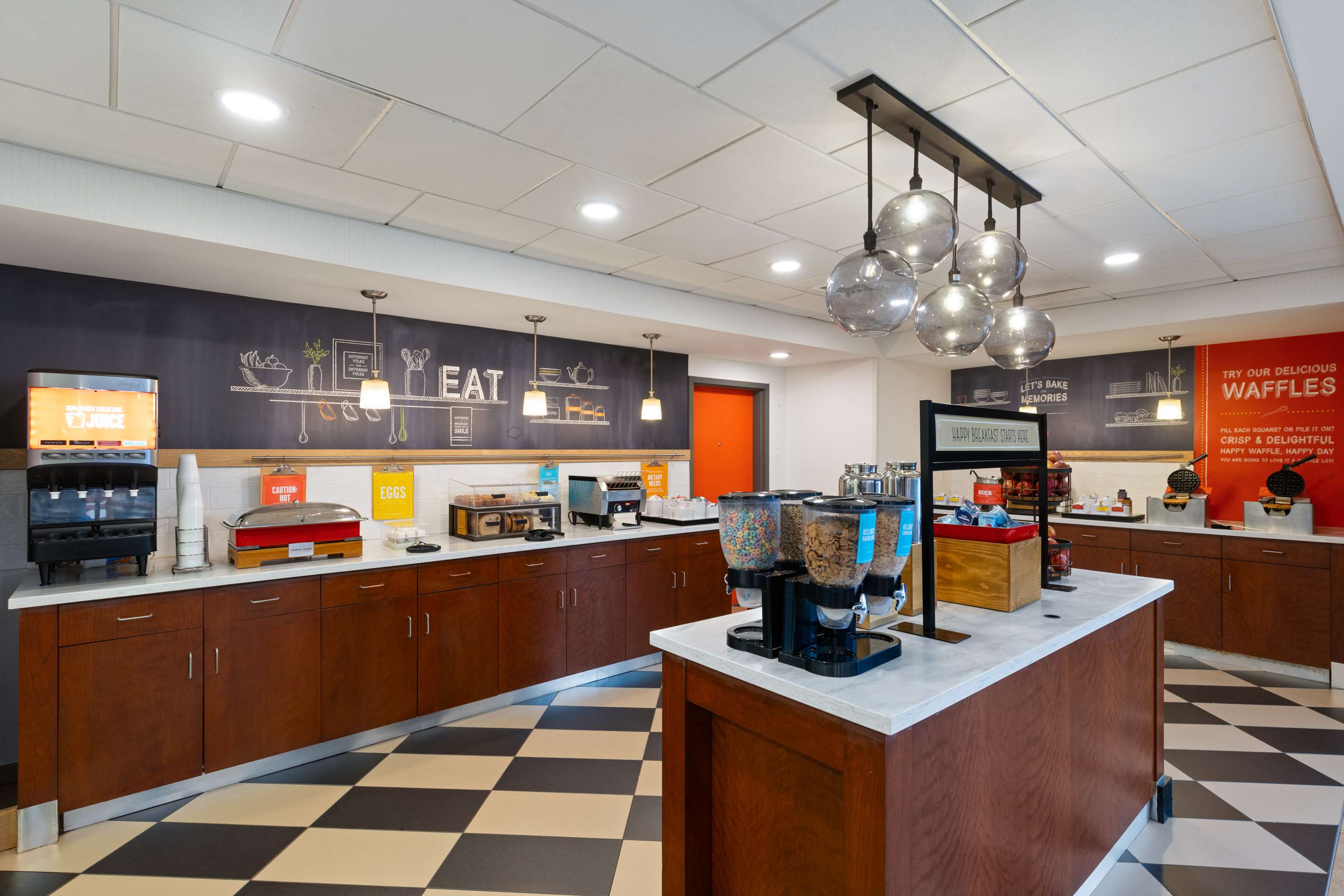 Breakfast Area | Hampton Inn & Suites Harrisburg/North
