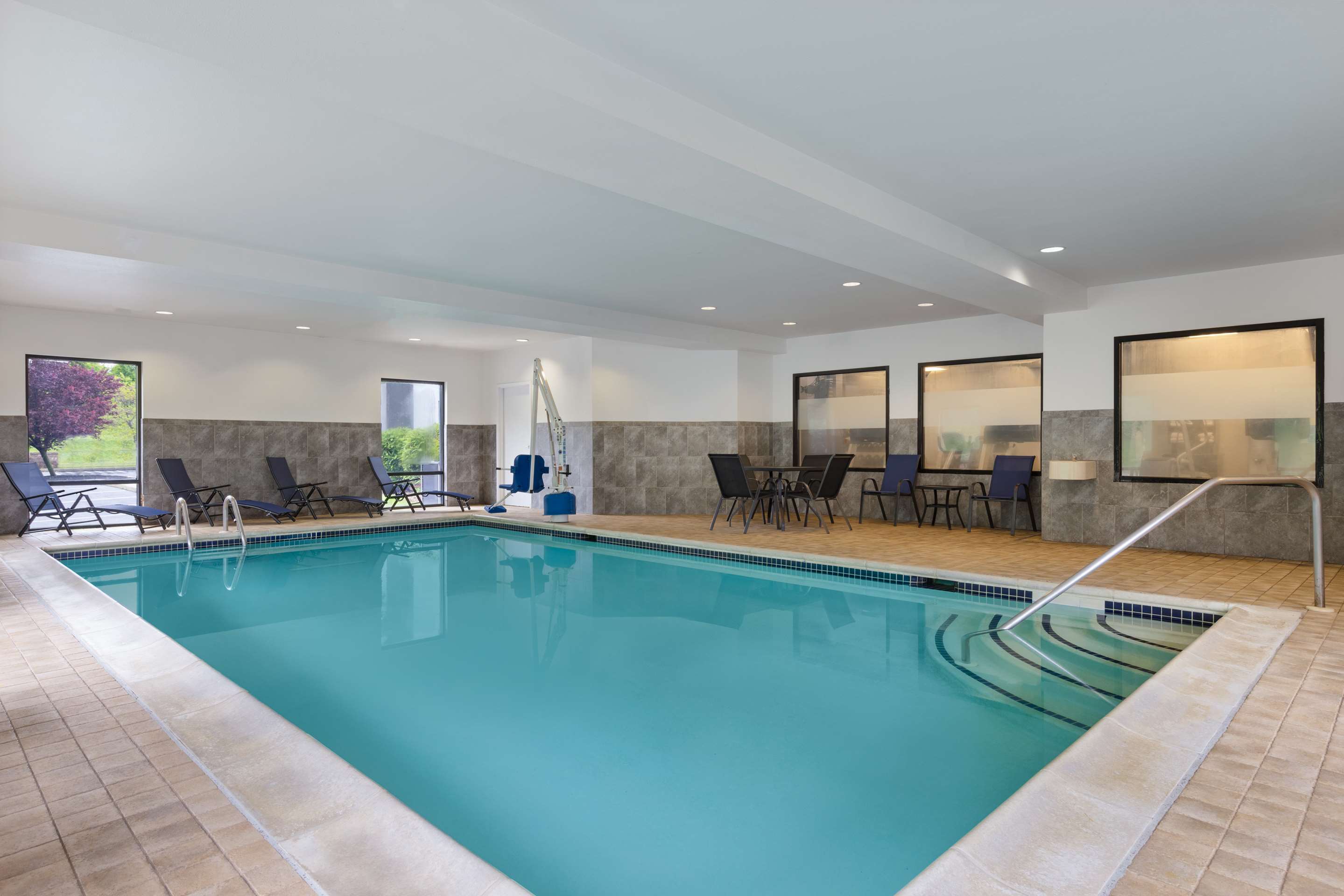 Pool | Hampton Inn & Suites Harrisburg/North