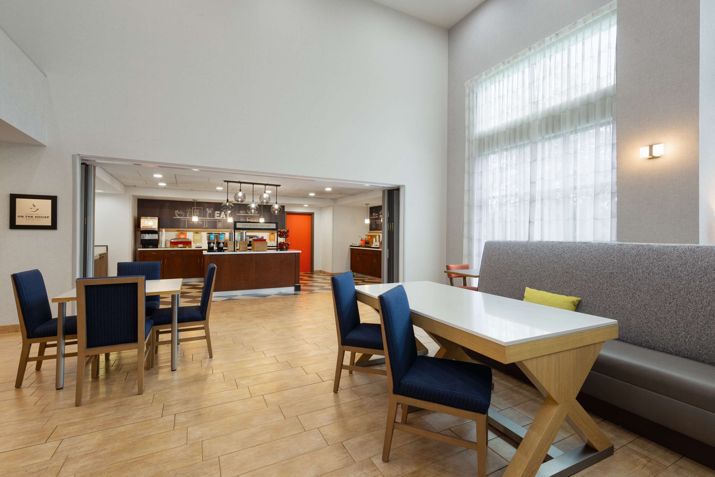 Breakfast Area | Hampton Inn & Suites Harrisburg/North