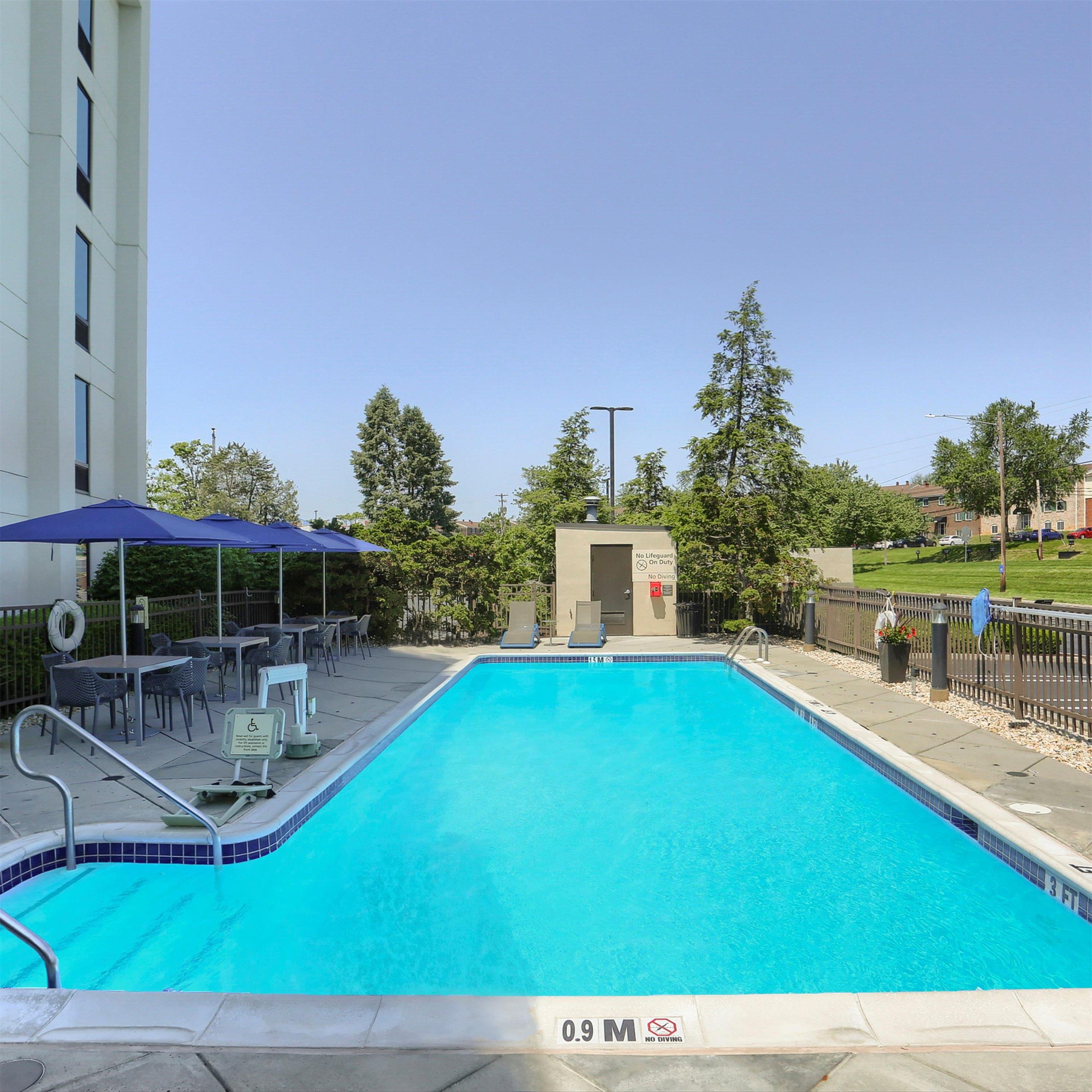 Pool | Hampton Inn Harrisburg-East (Hershey Area)