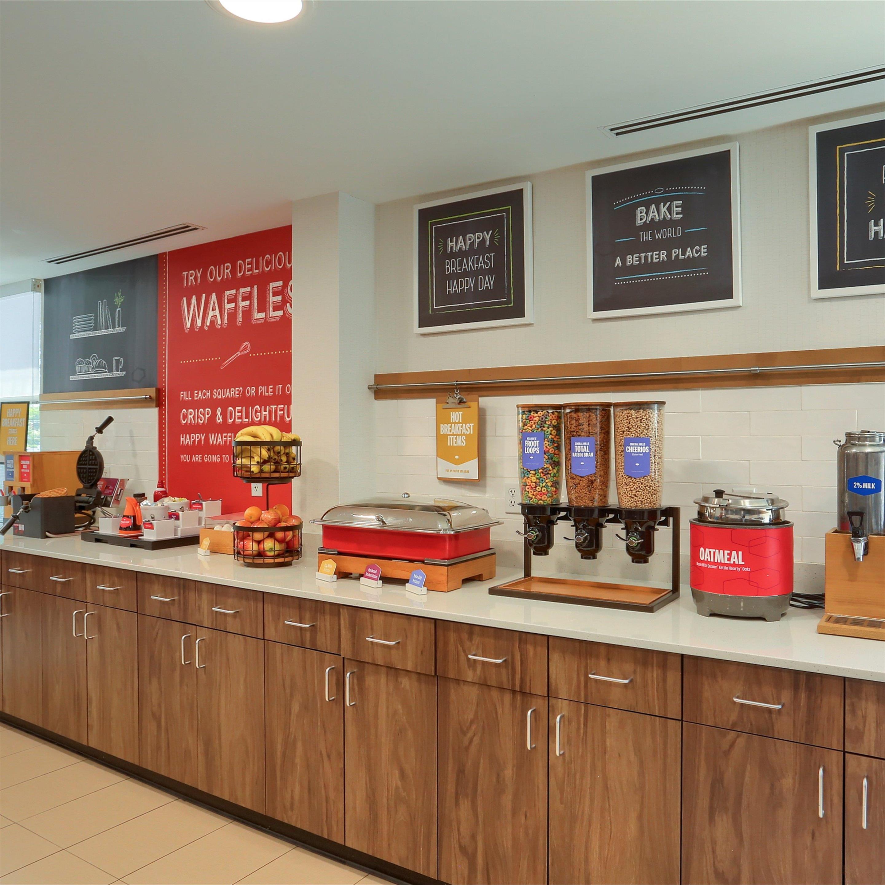 Breakfast Area | Hampton Inn Harrisburg-East (Hershey Area)