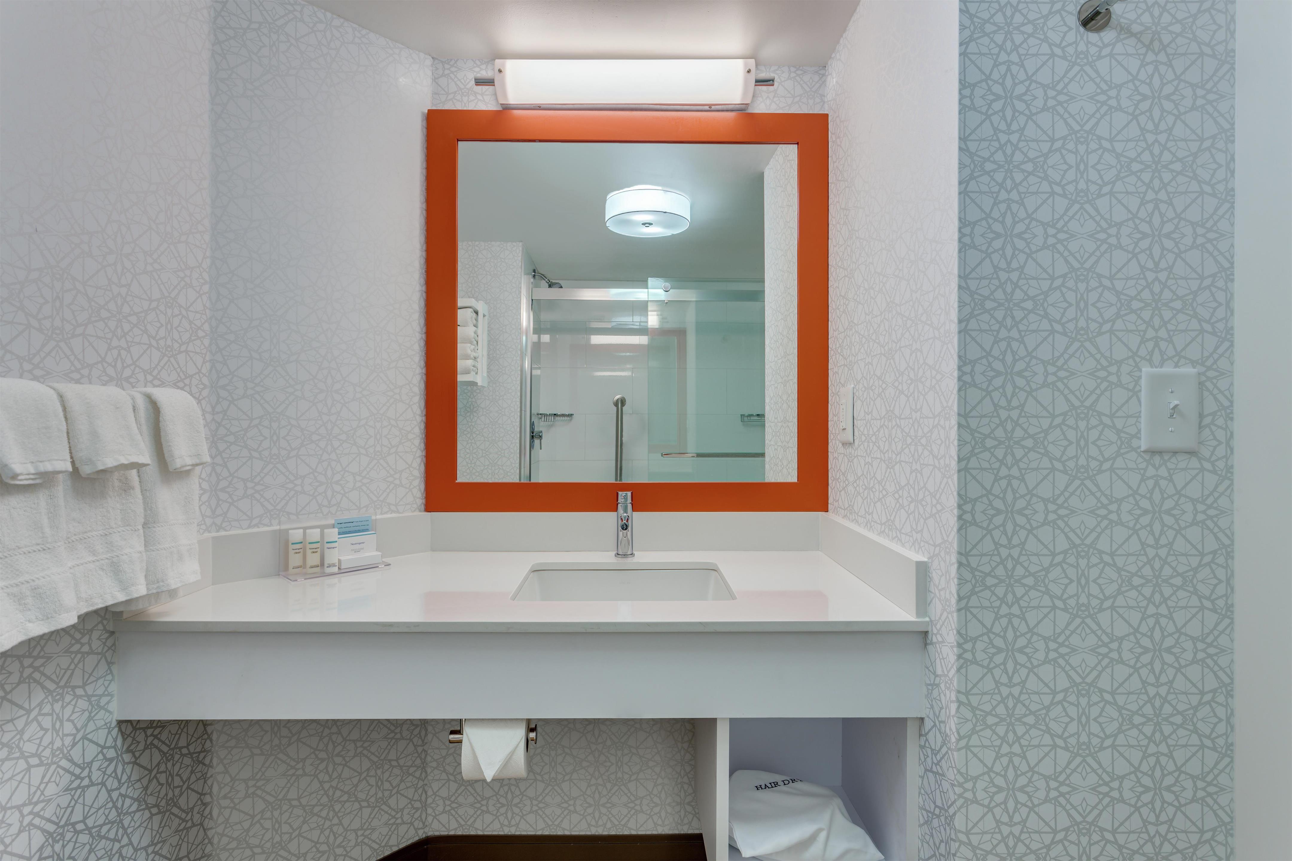 Guest room bath