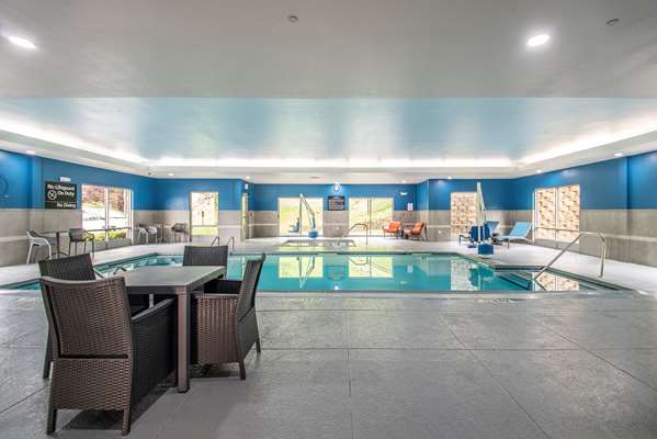 Pool - Hampton Inn & Suites Hazard