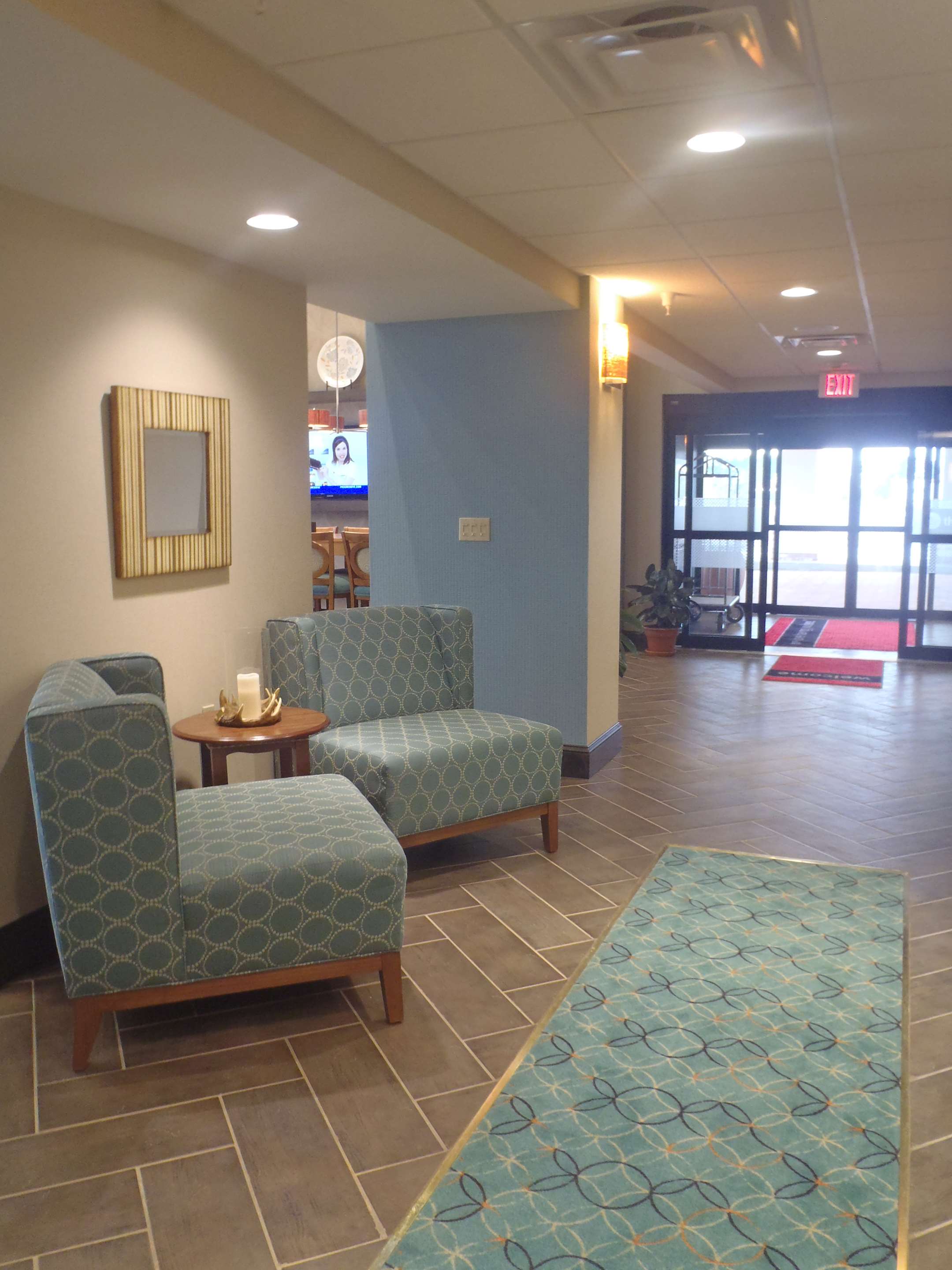 Reception | Hampton Inn & Suites Wiggins