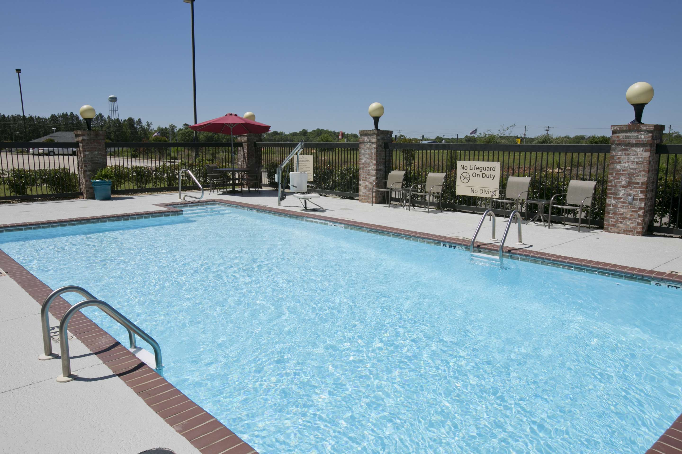 Pool | Hampton Inn & Suites Wiggins