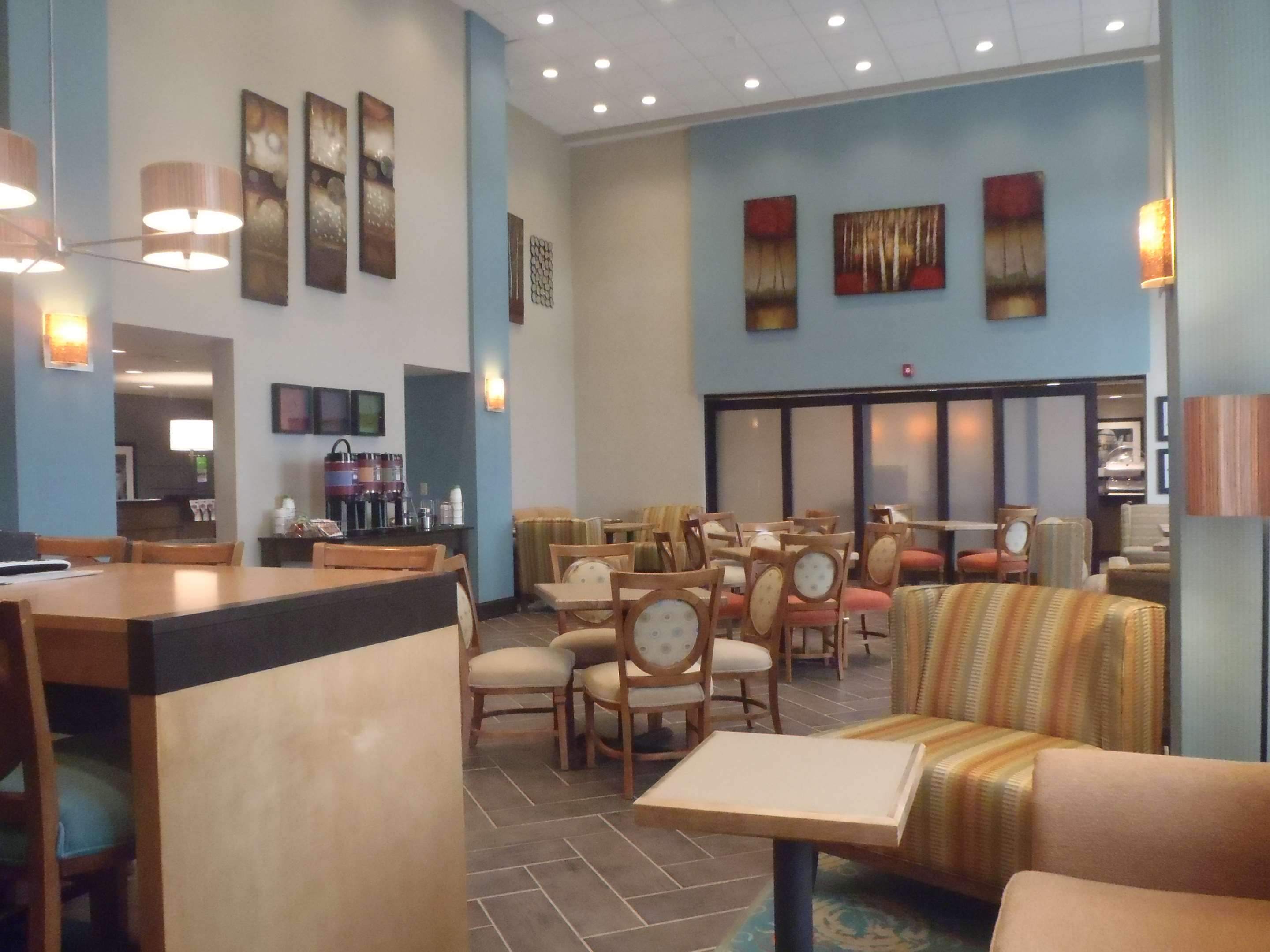 Lobby | Hampton Inn & Suites Wiggins