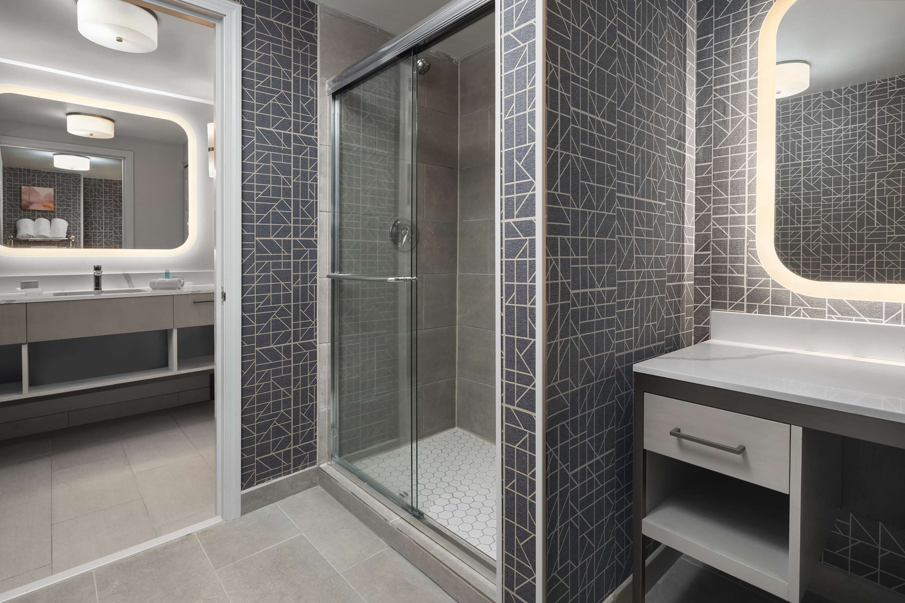 Guest room bath