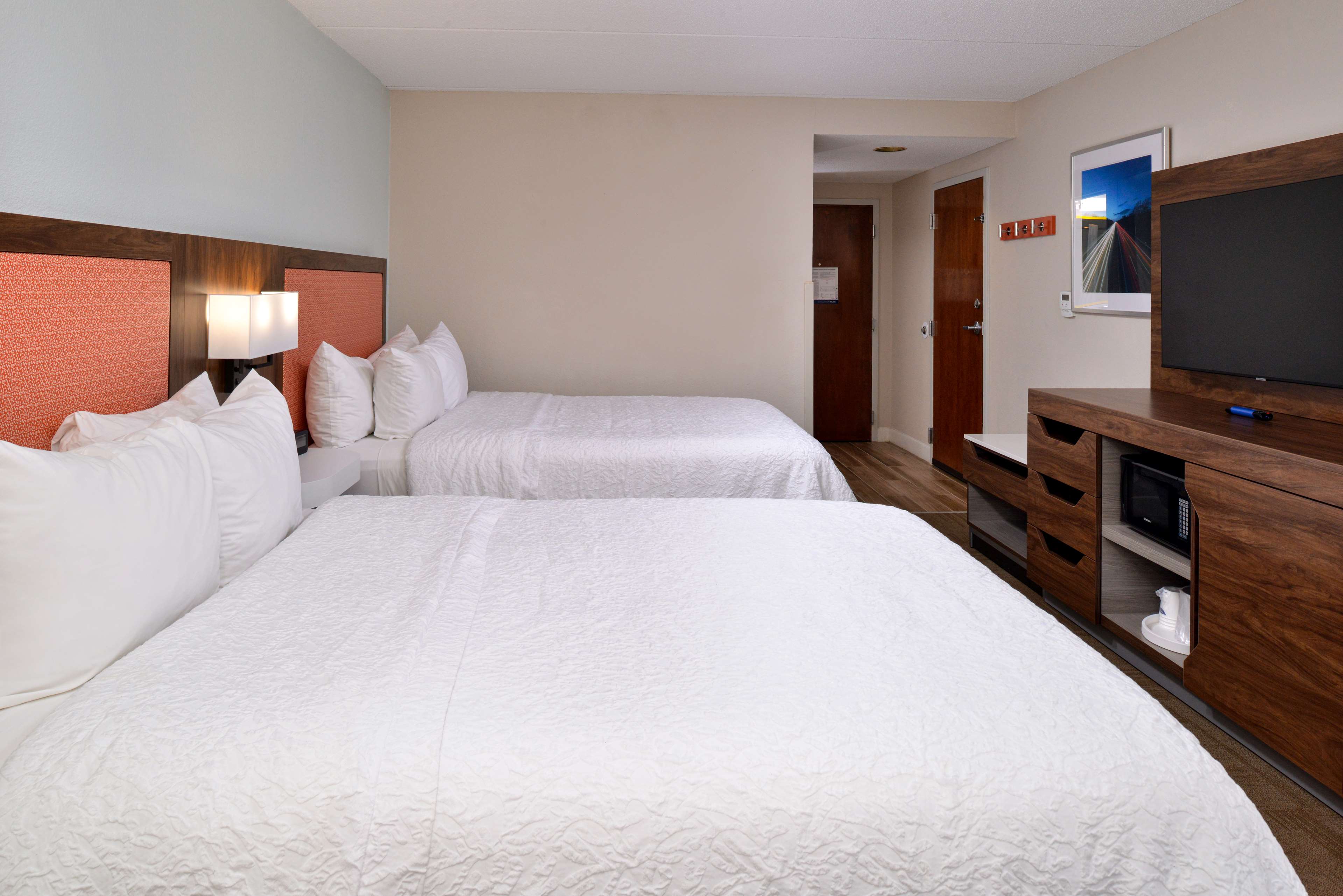 Hampton Inn Henderson I-85 Room Type - 2 DBLS W DRINKS-SNACKS NS