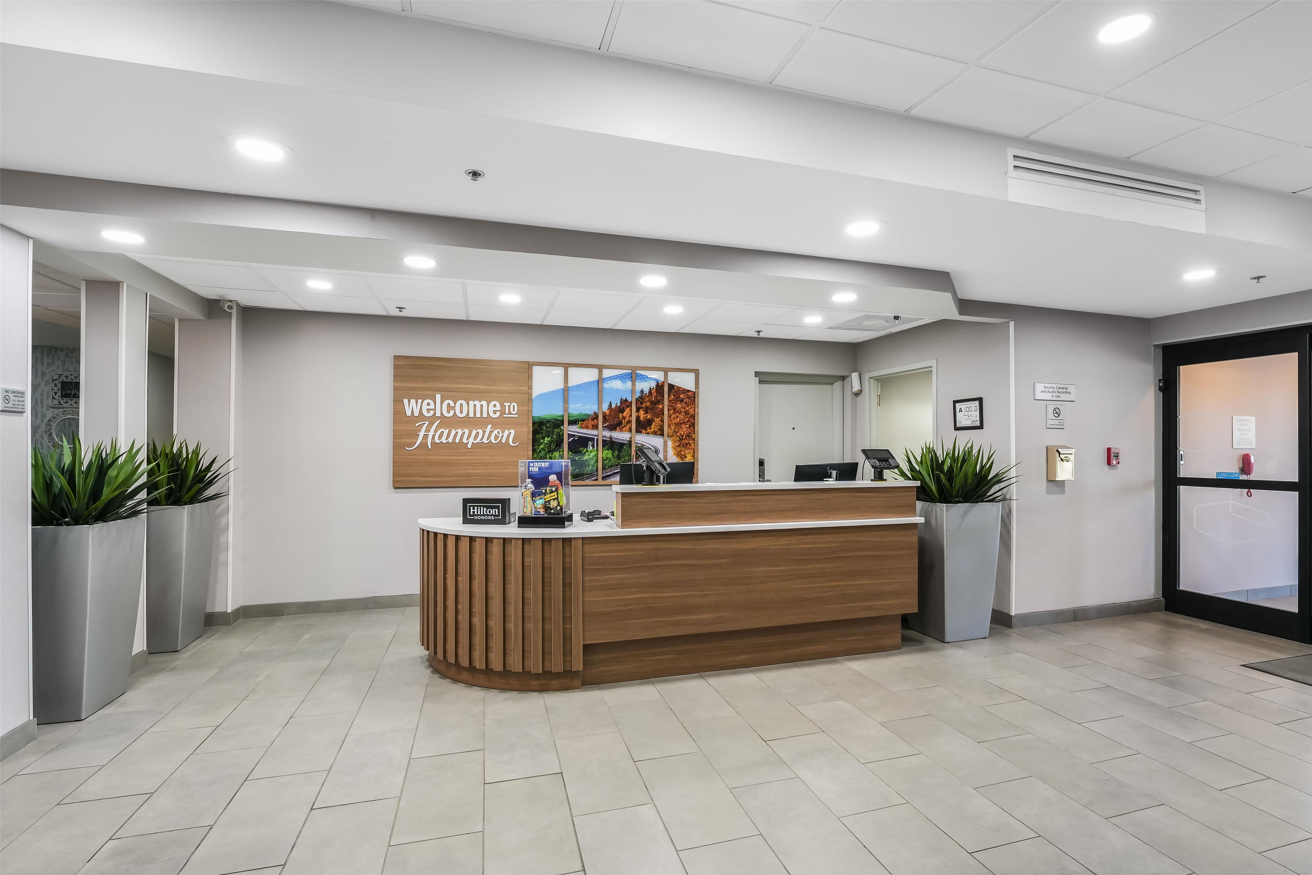Reception | Hampton Inn Henderson