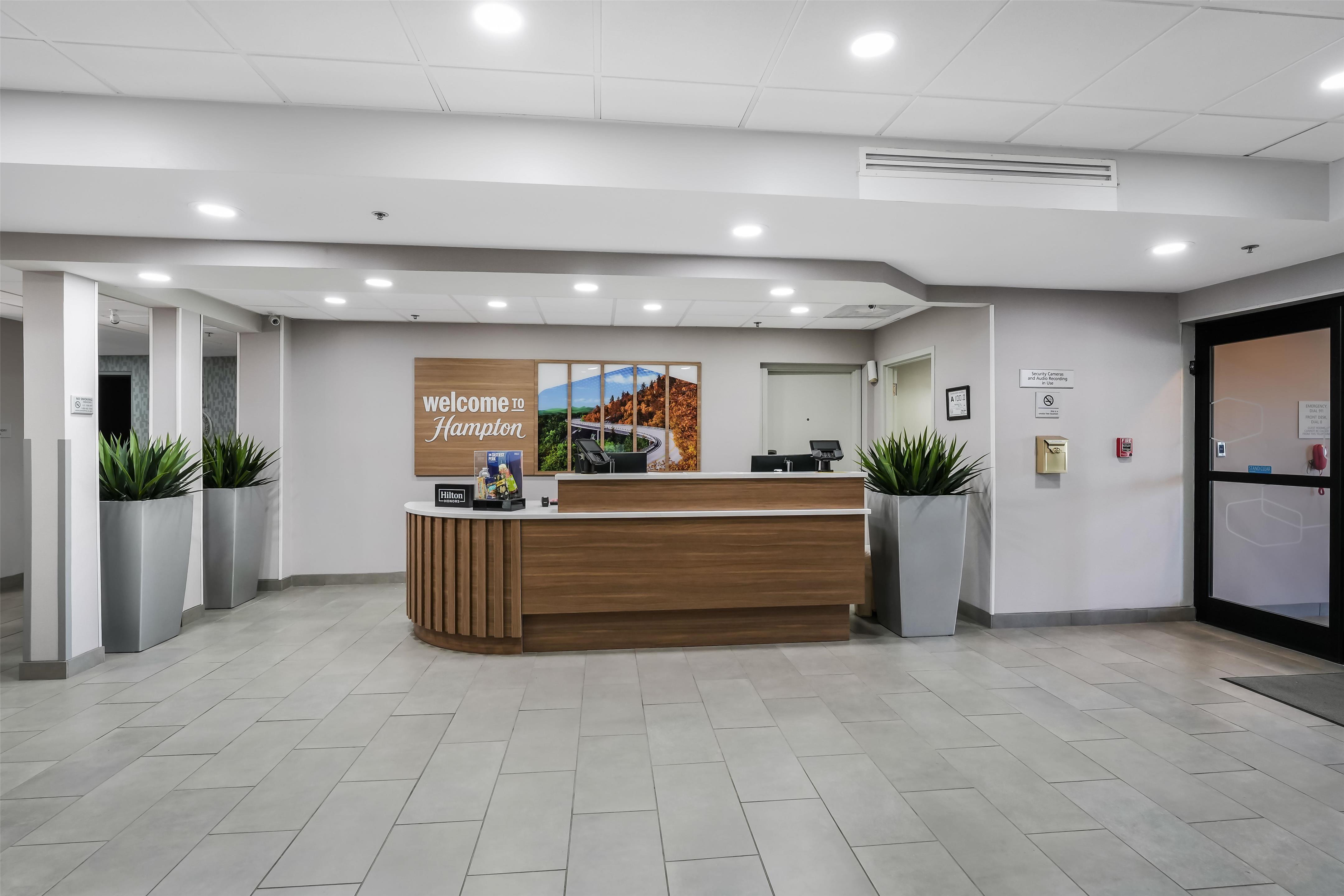 Reception | Hampton Inn Henderson