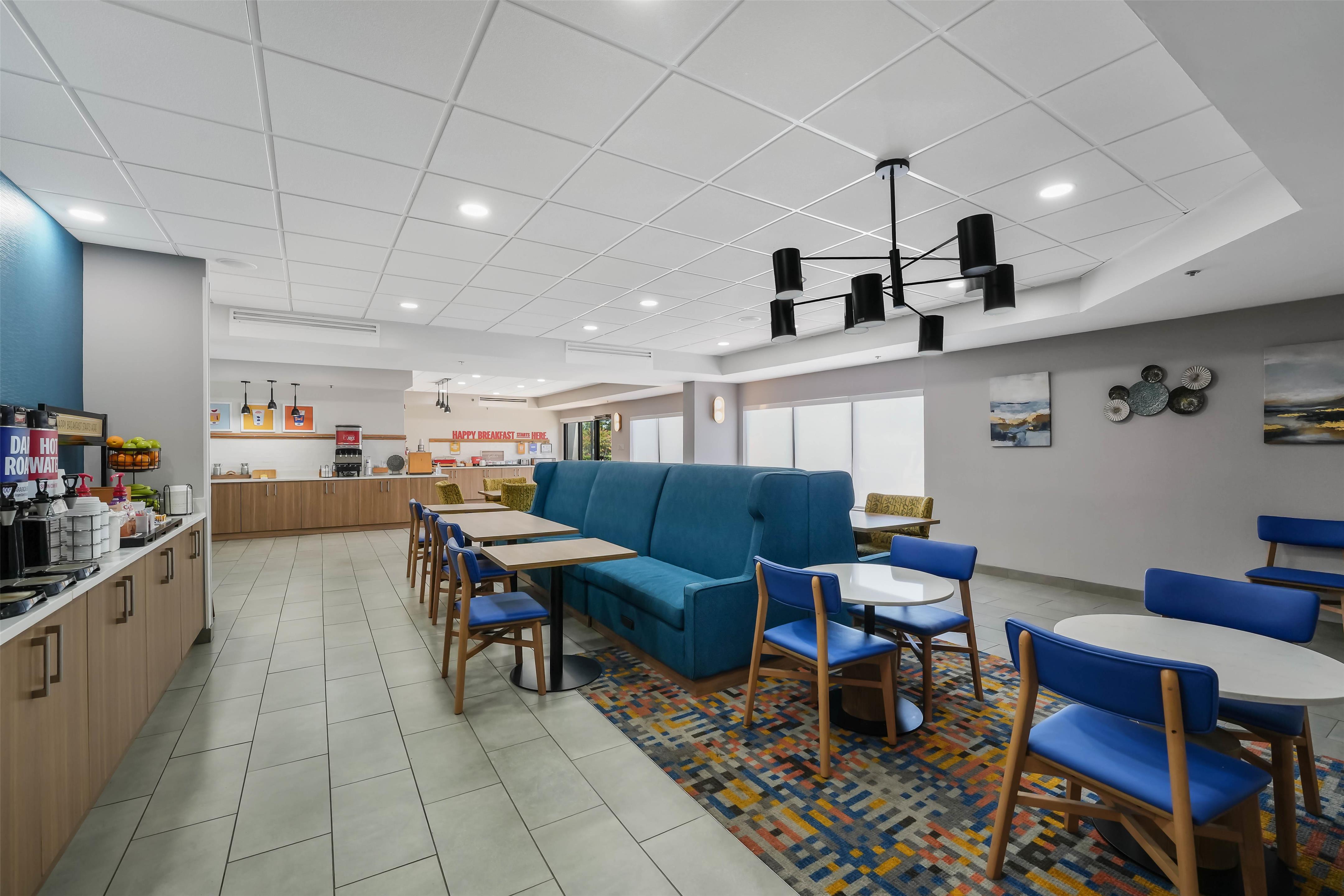Breakfast Area | Hampton Inn Henderson